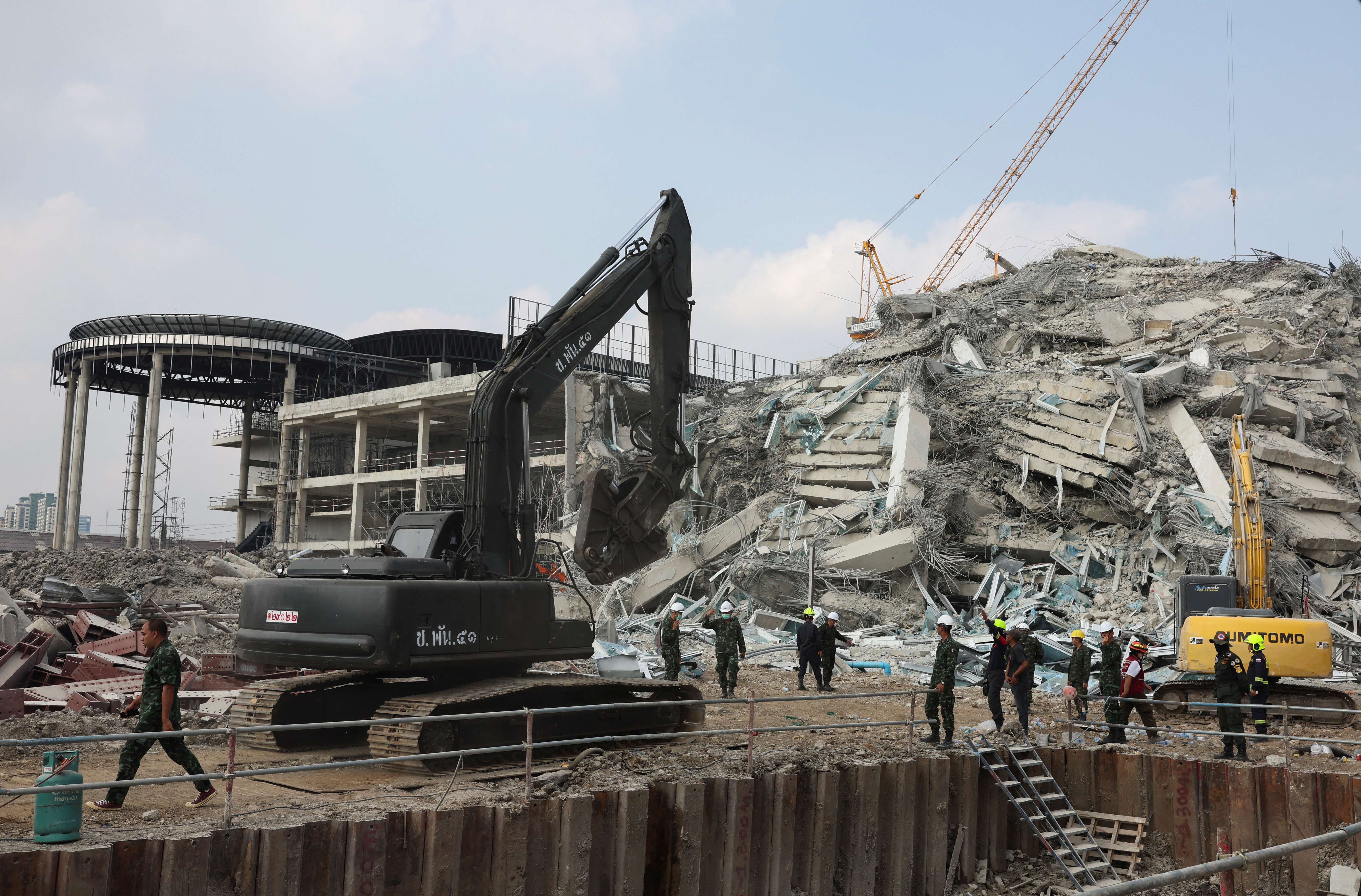 image Myanmar quake death toll passes 1,600, as junta lets in foreign rescuers