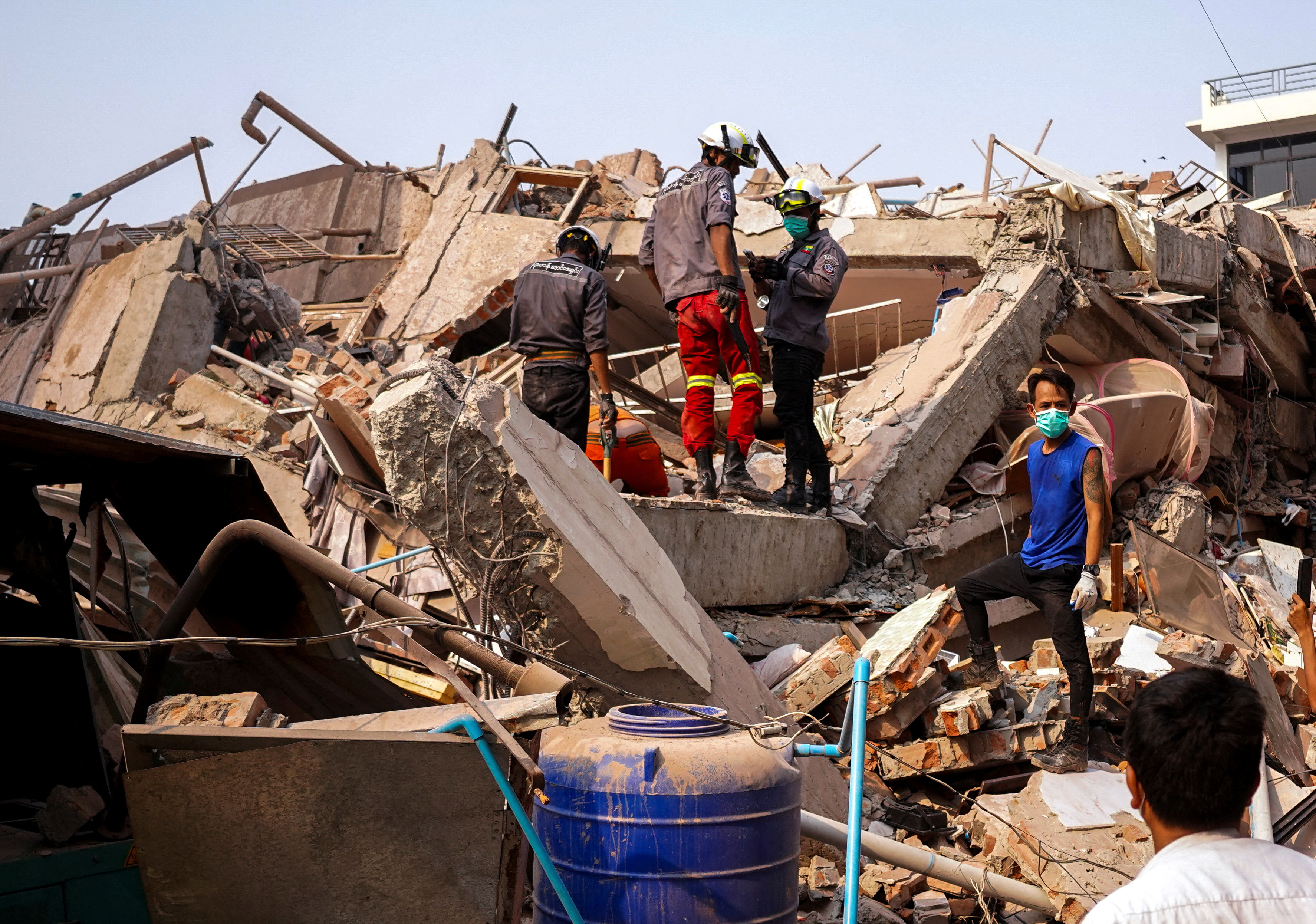 image Woman rescued from Myanmar earthquake rubble as searchers race to find more survivors