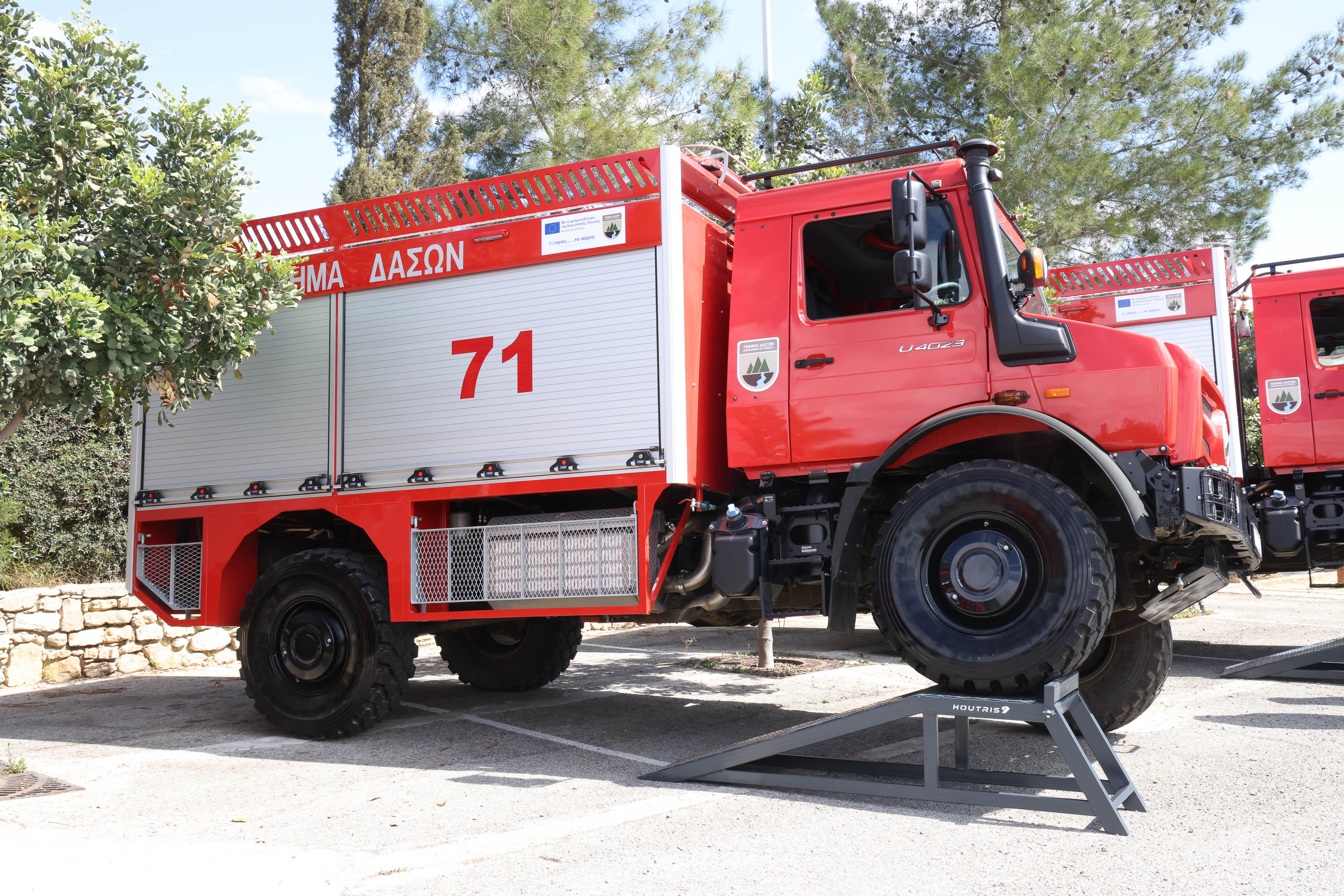 cover Fire truck overturns during exercise, three injured