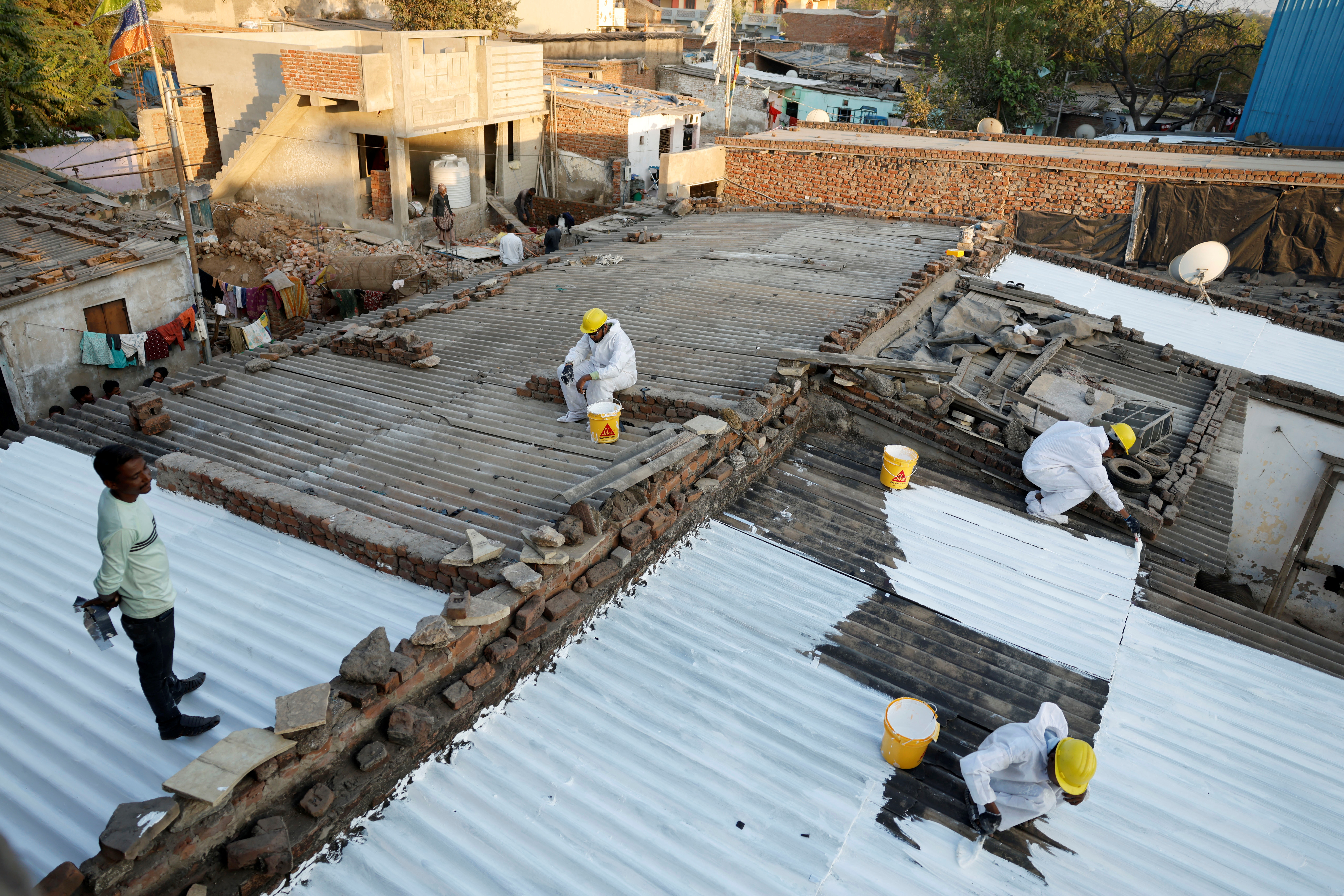image Indian slums get &#8216;cool roofs&#8217; to combat extreme heat