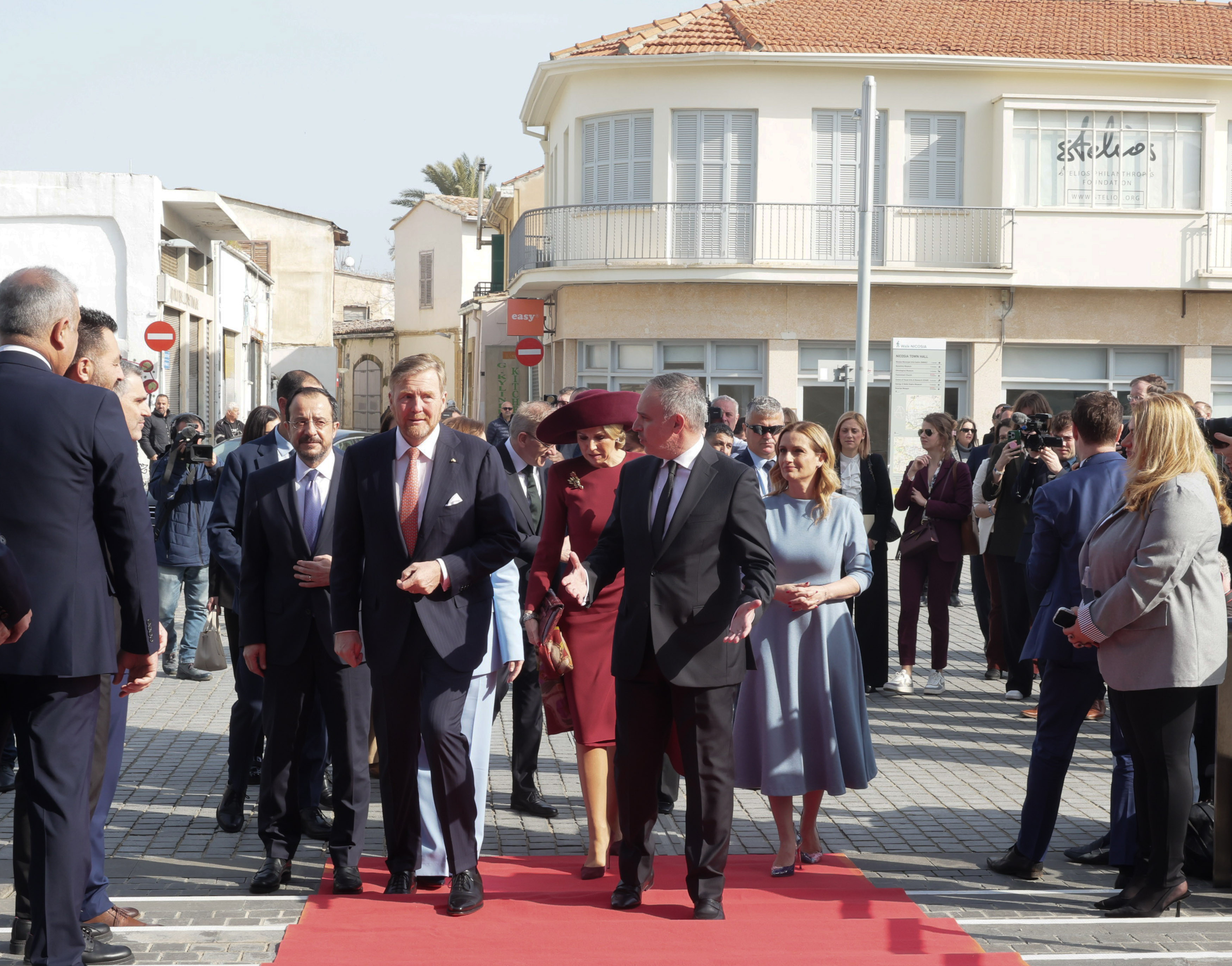 image Christodoulides takes Dutch royal couple to buffer zone