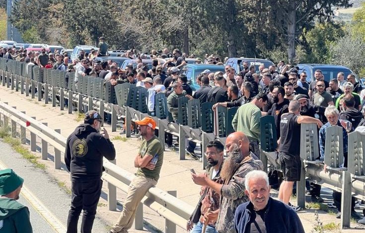 cover Hunters&#8217; protest ends after President agrees to a meeting