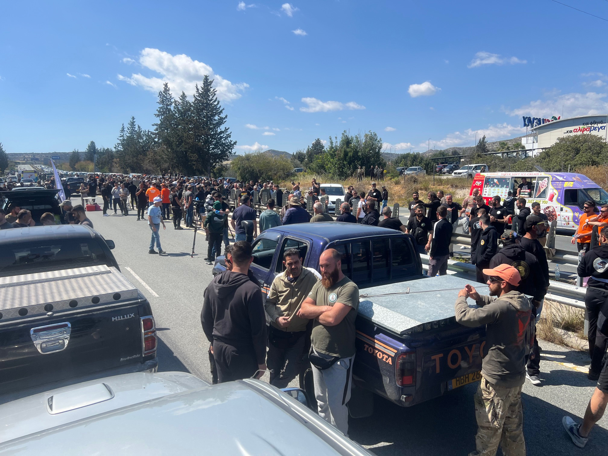 image Police chief remains silent over handling of hunters’ protest