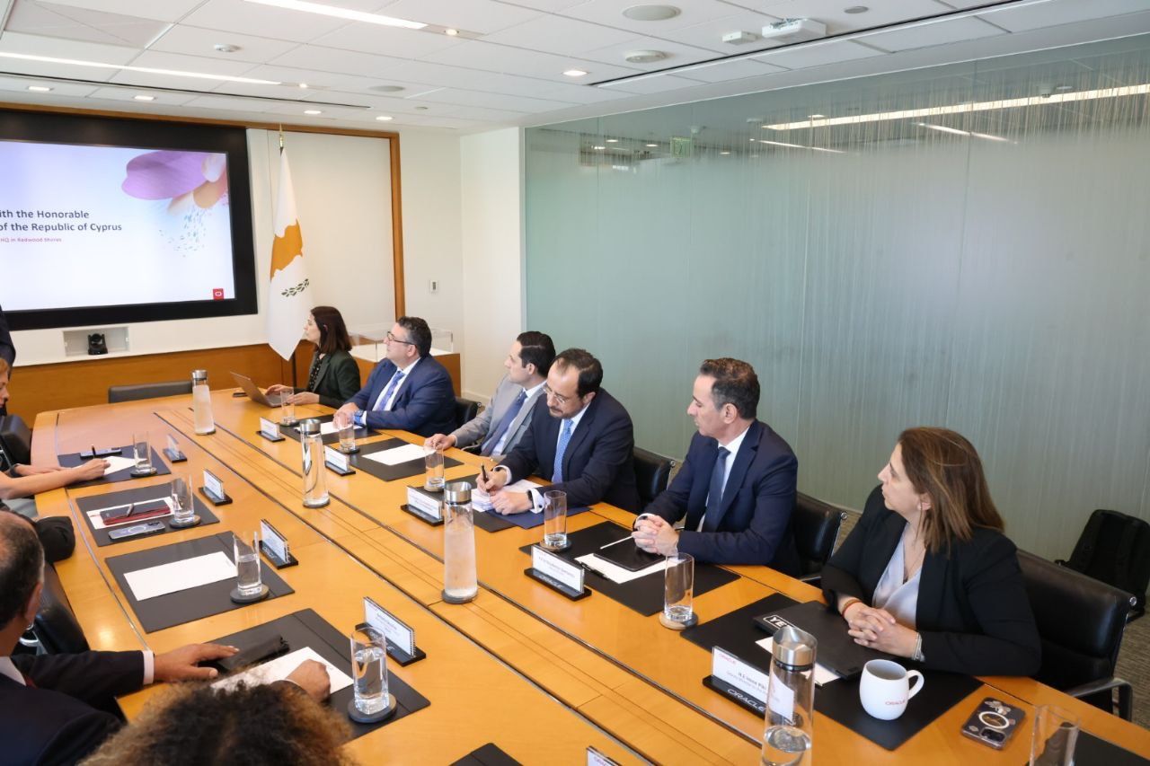 cover President meets Oracle VP to discuss Cyprus’ digital transition