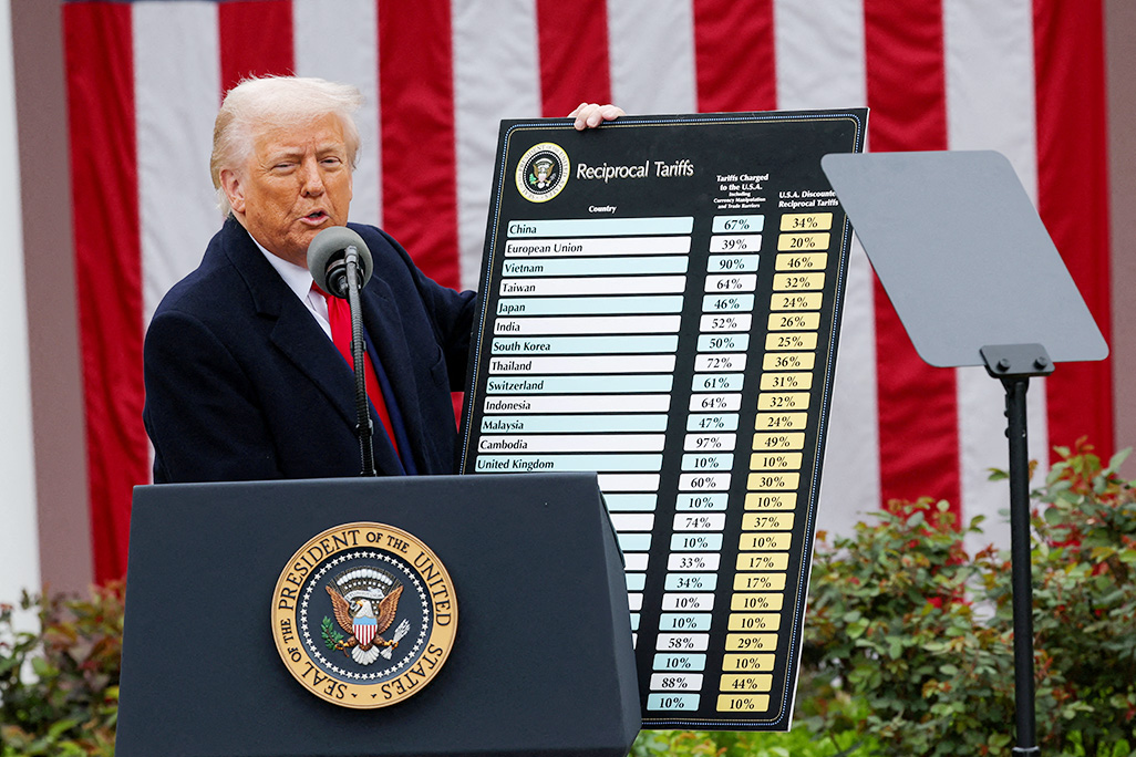image Trump stokes trade war as world reels from tariff shock
