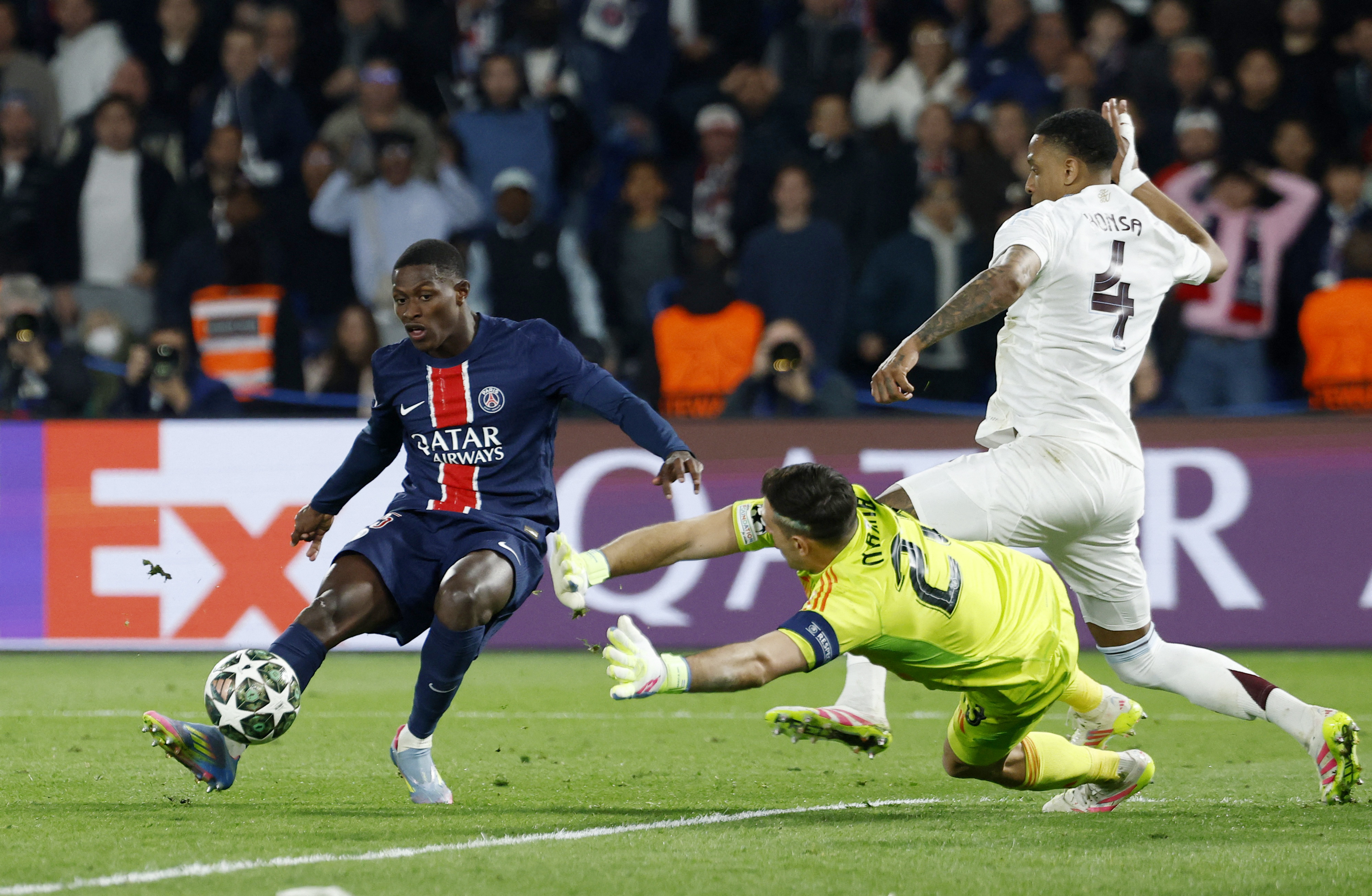 image Barca blow Dortmund away, PSG come from behind to overcome Aston Villa