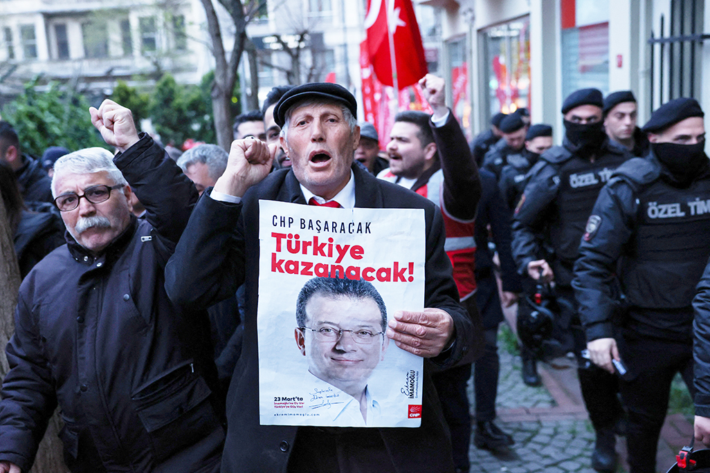 image Jailed Istanbul mayor denies insulting prosecutor in court