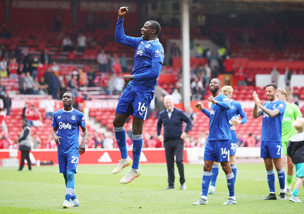 image Everton stun Forest, Villa win, Leicester finally score