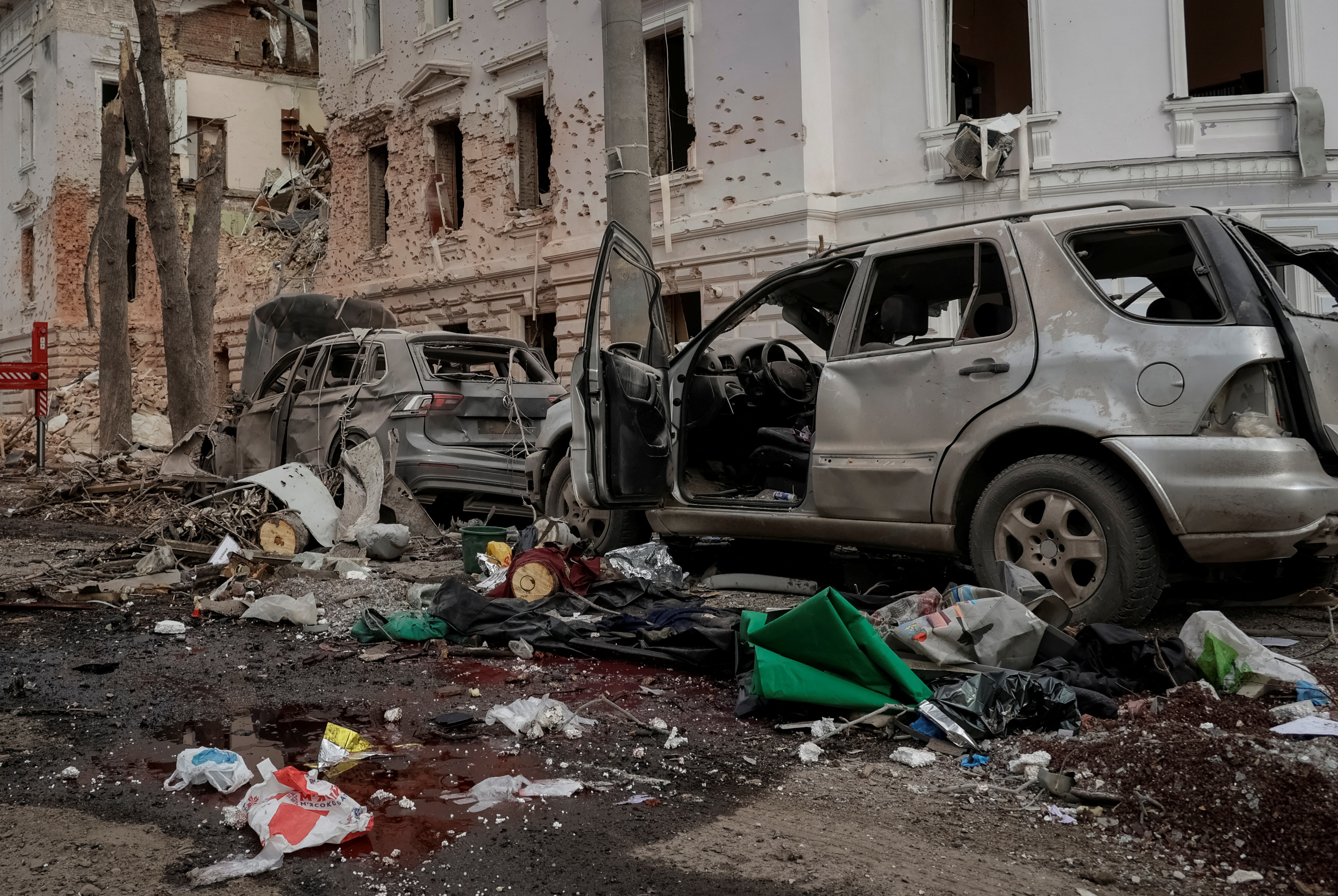 cover Russian missile strike kills 34 in Ukraine&#8217;s Sumy, Kyiv says