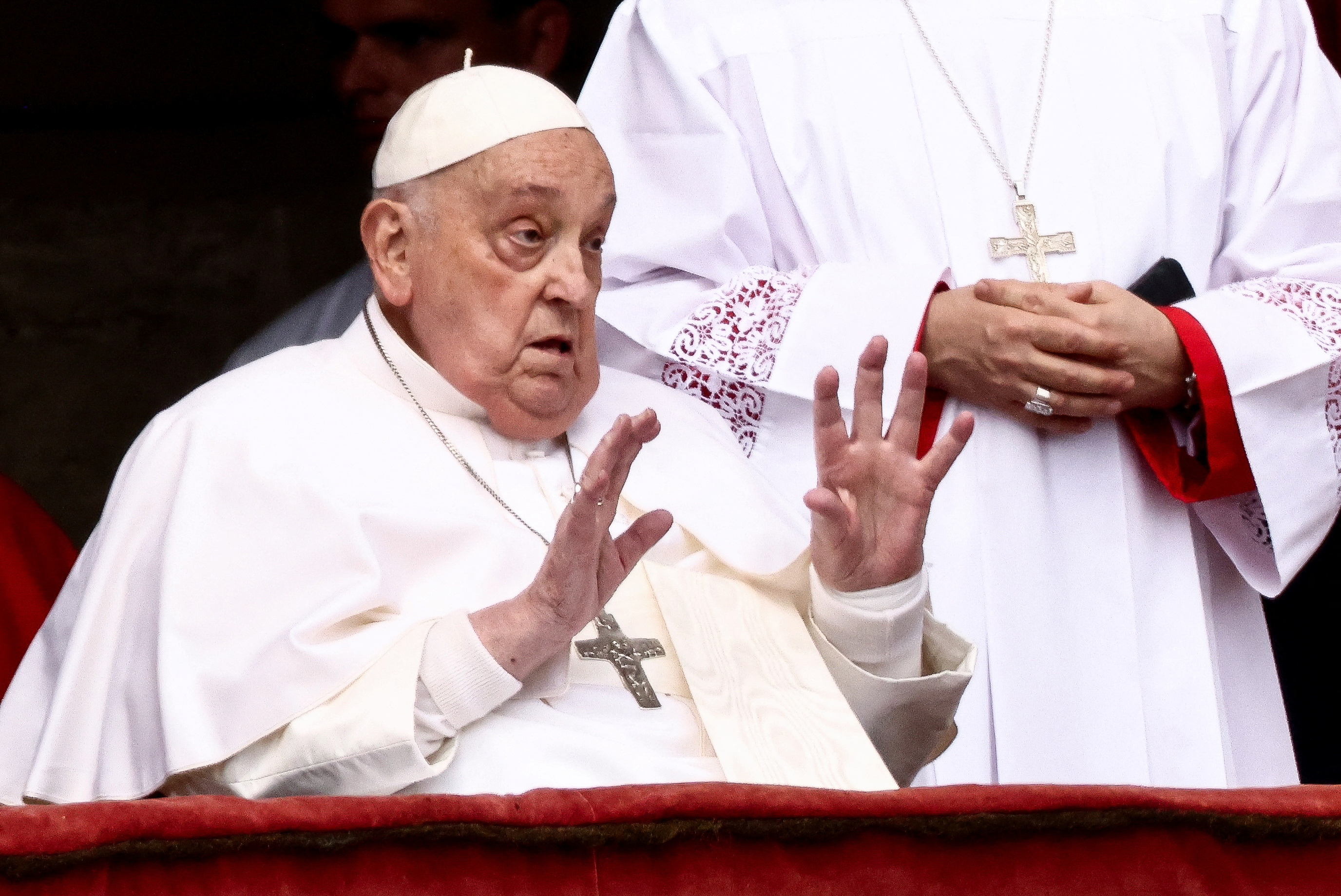 image Pope Francis makes brief Easter appearance, calls for Gaza ceasefire