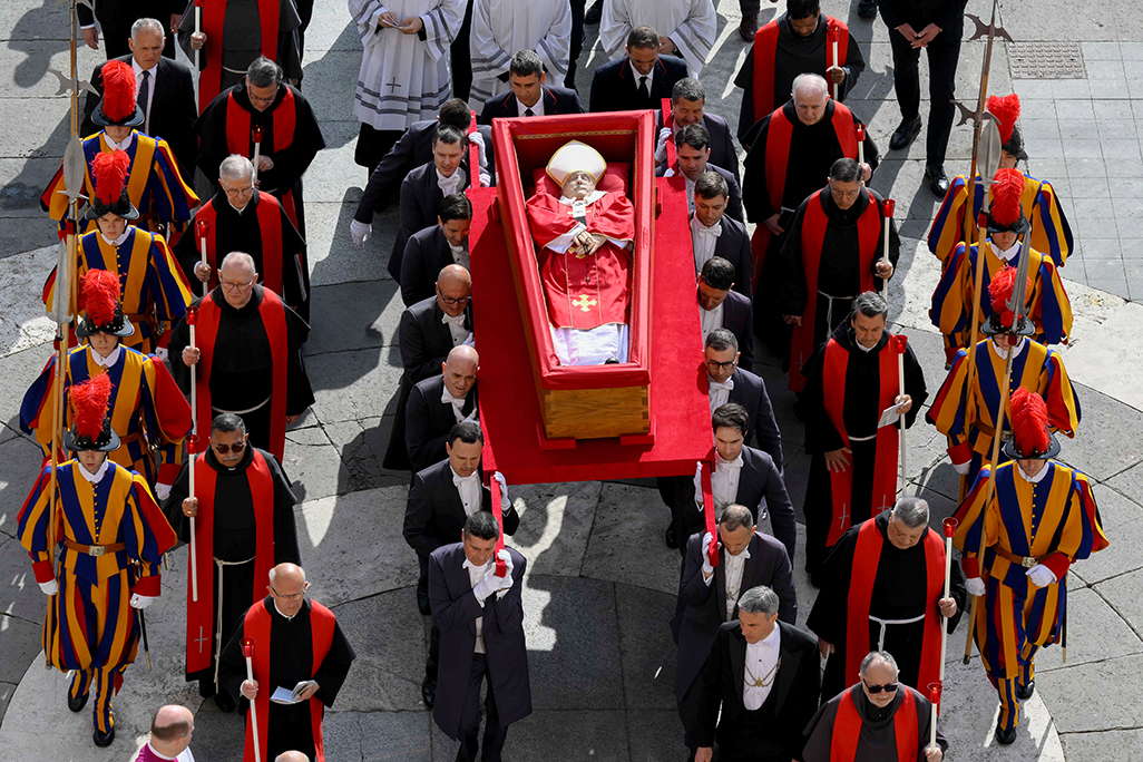image Thousands honour Pope Francis in St. Peter&#8217;s Basilica