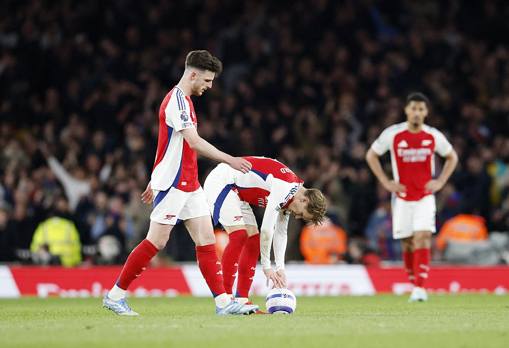 image Palace deny Arsenal win to leave Liverpool on brink of title