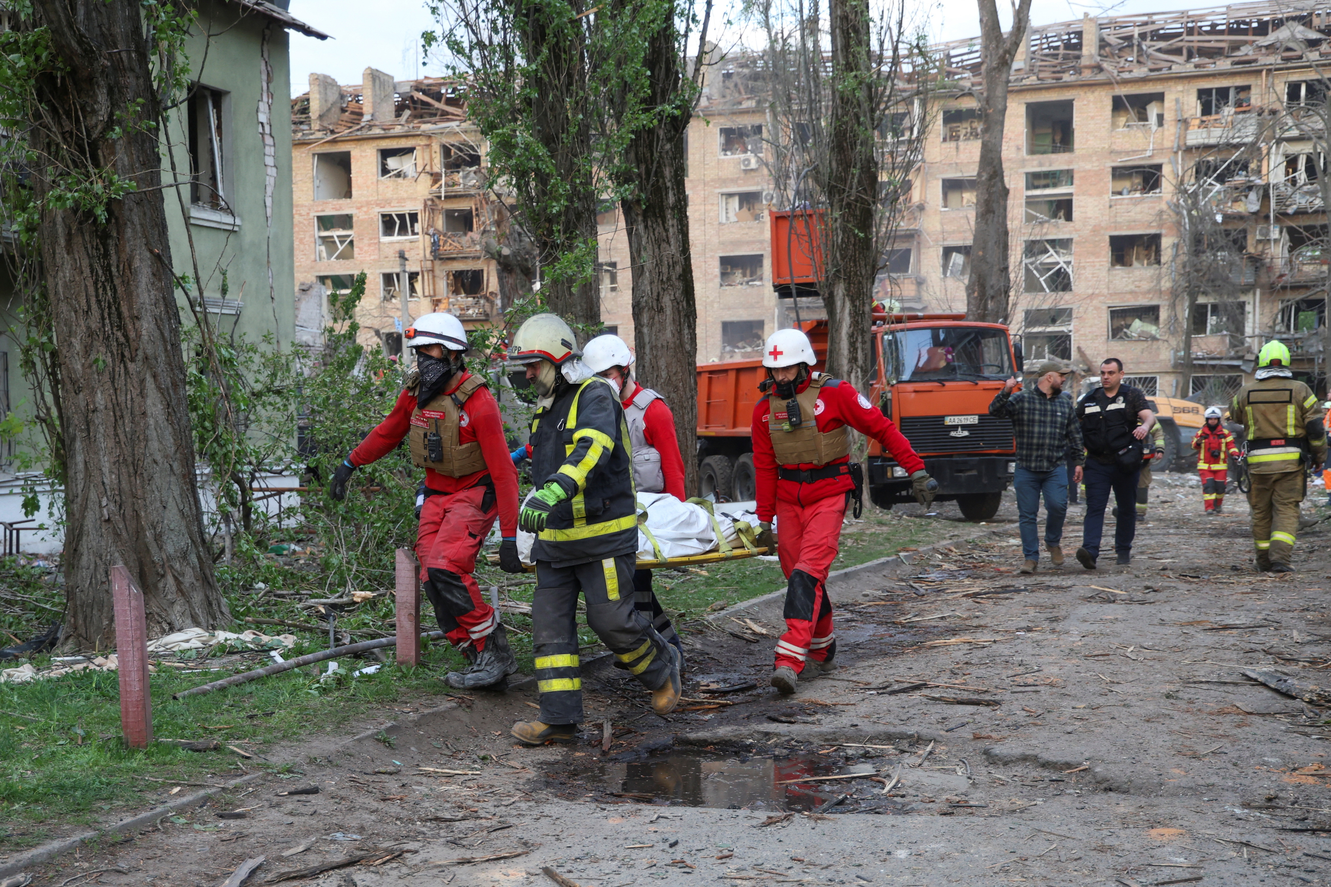 image Drone, missile attack on Kyiv kills nine, injures more than 70, says State Emergency Service