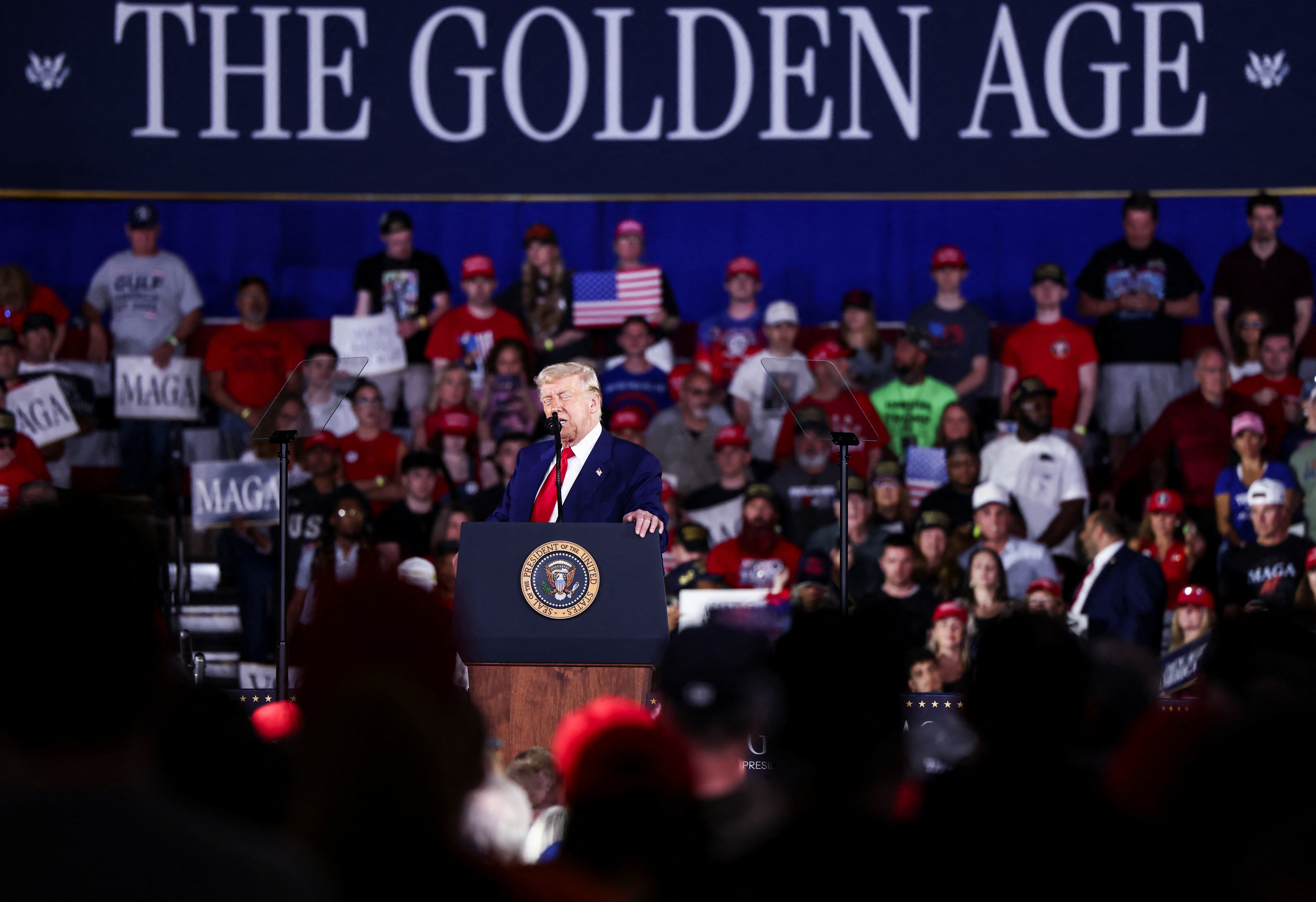 image Trump touts 100-day achievements in Michigan amid concerns about economy