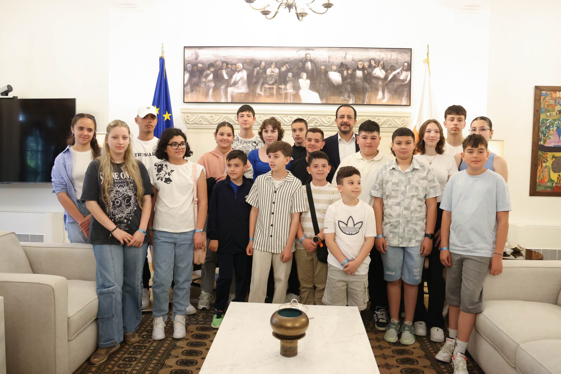 image President treats young cancer patients to basketball trip
