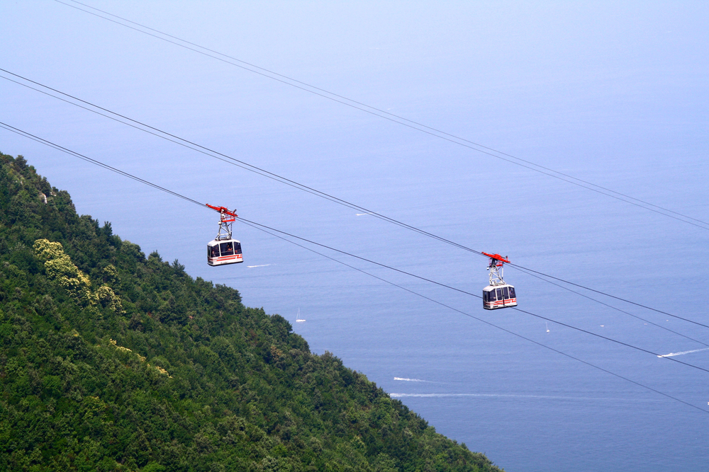 image Four dead in &#8216;unimaginable&#8217; Italian cable car crash near Naples