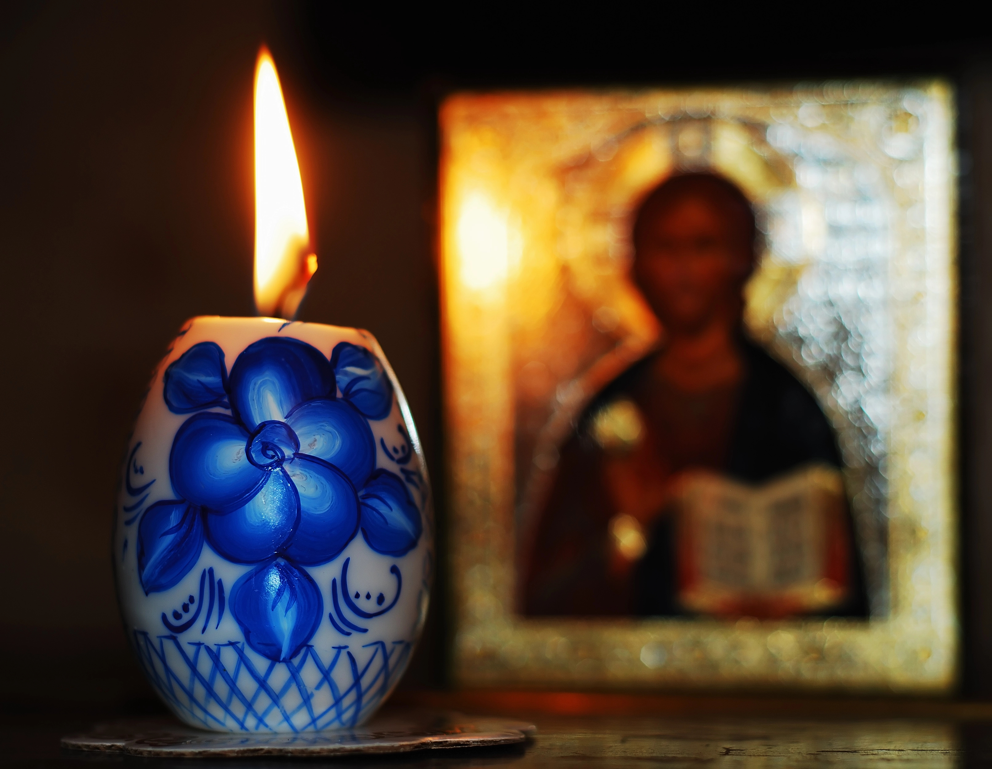 image Candle causes house fire in Larnaca, three receive treatment