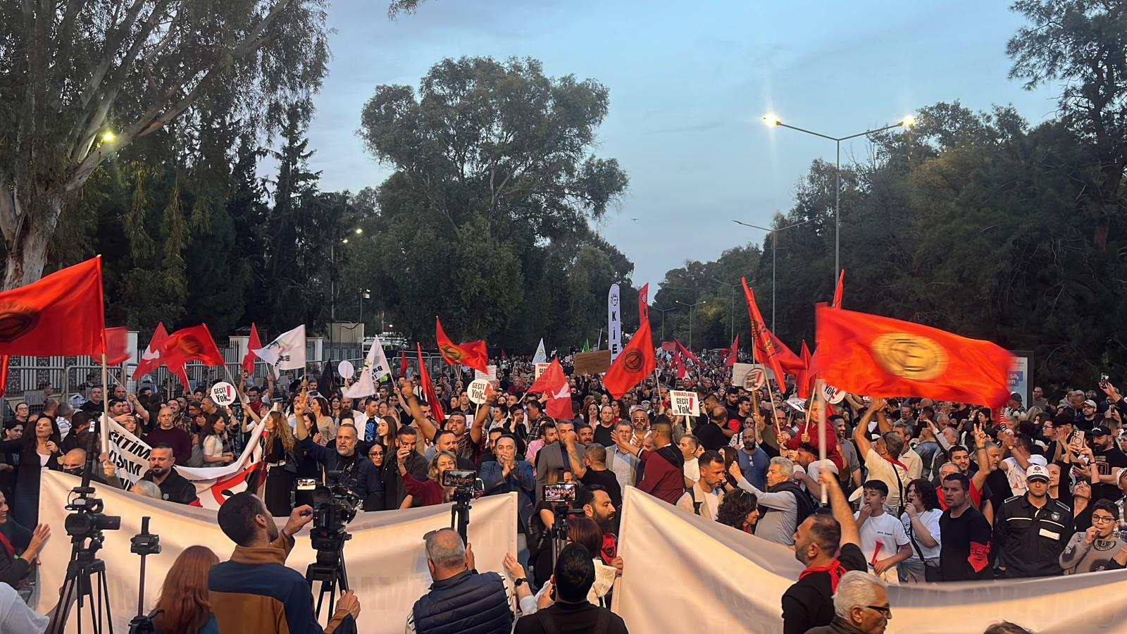 image Greek Cypriot parties hail Turkish Cypriot mass protest