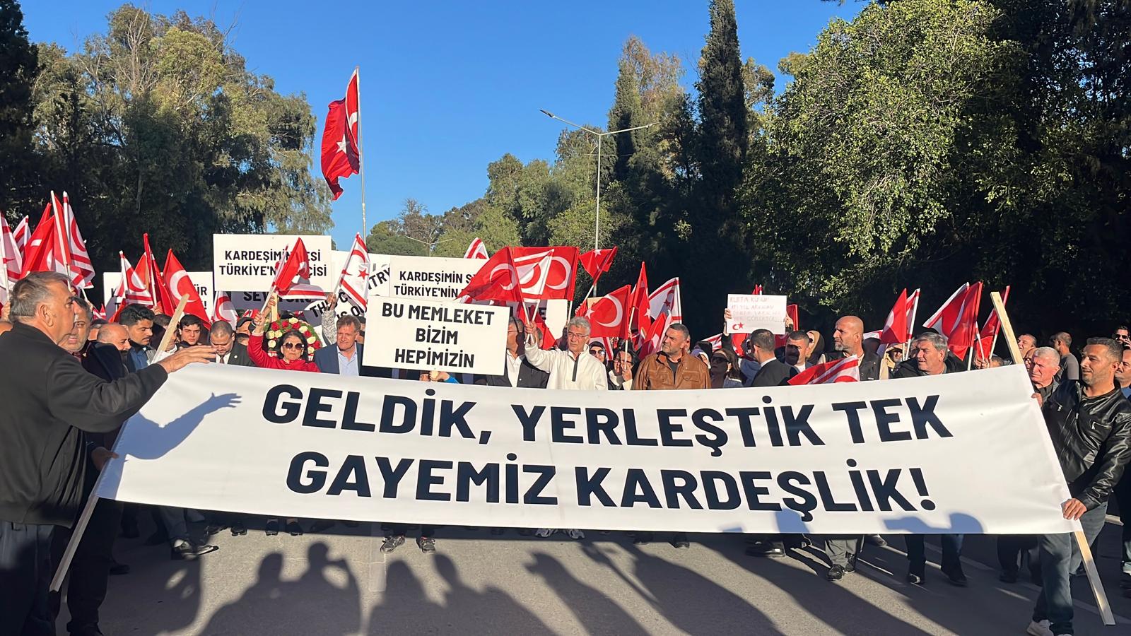 image Around 300 join Arikli’s ‘respect to the motherland’ counterprotest
