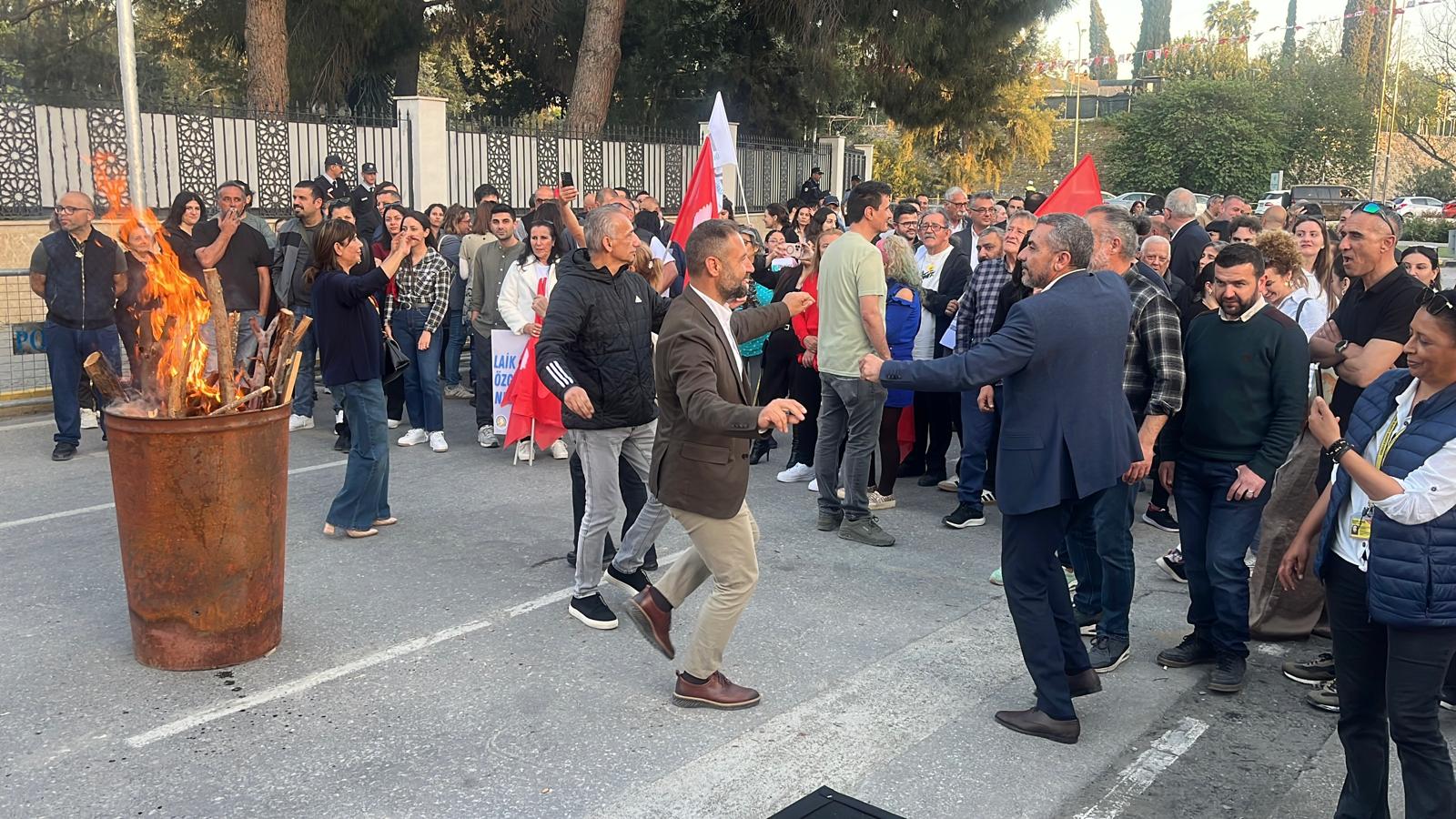 image Fire protests against north’s hijab law continue into fourth day