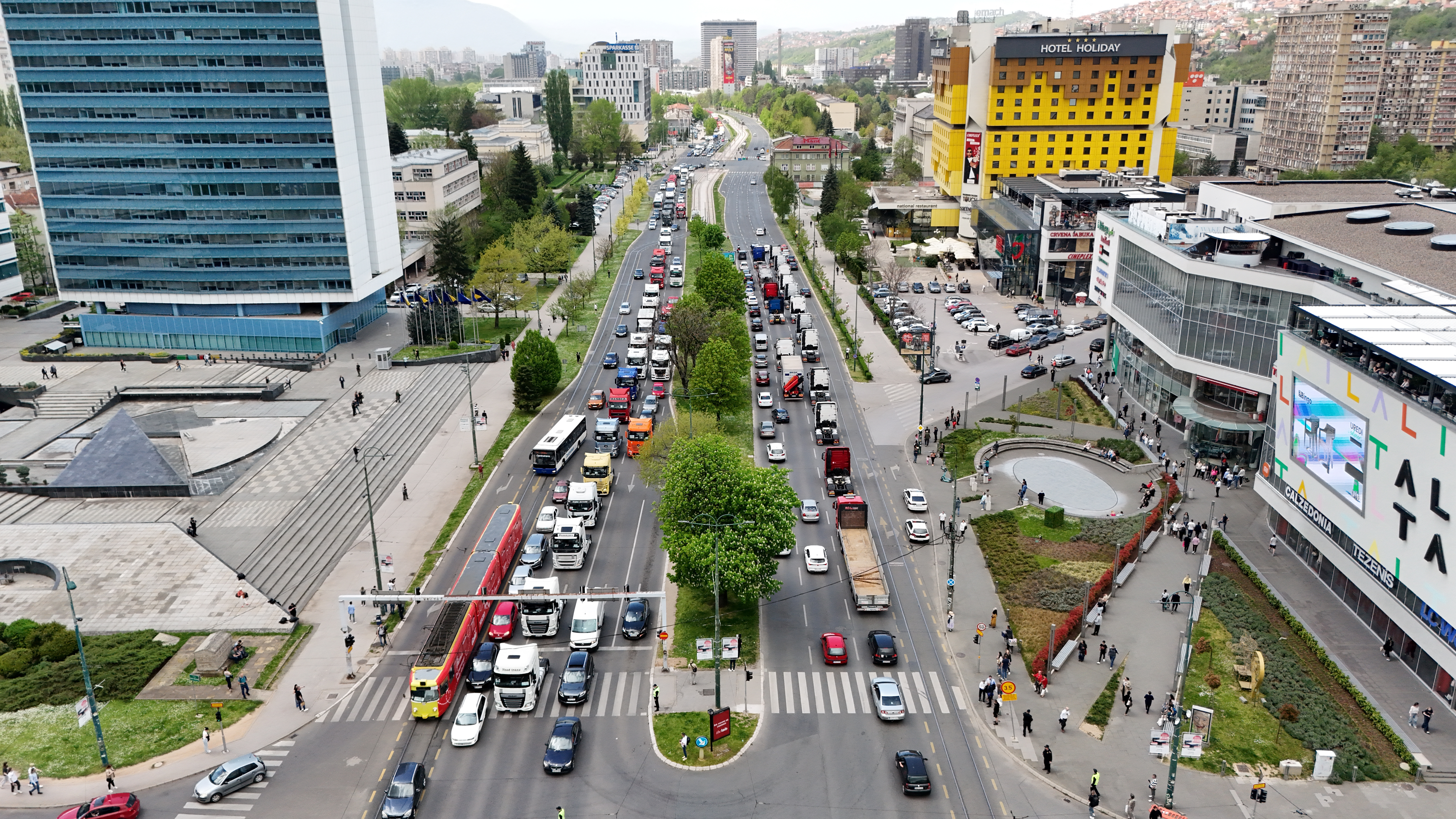 image Bosnia&#8217;s truck drivers protest, demand government help for the sector
