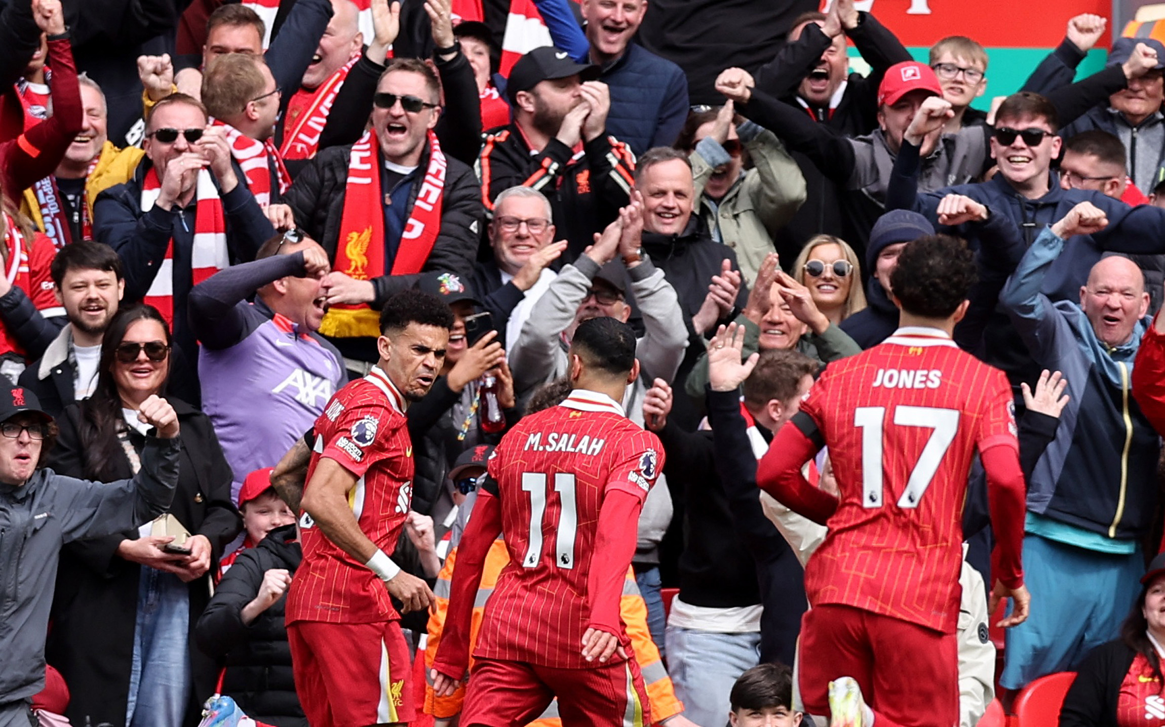 image Liverpool leave it late to beat West Ham as Salah breaks Premier League record