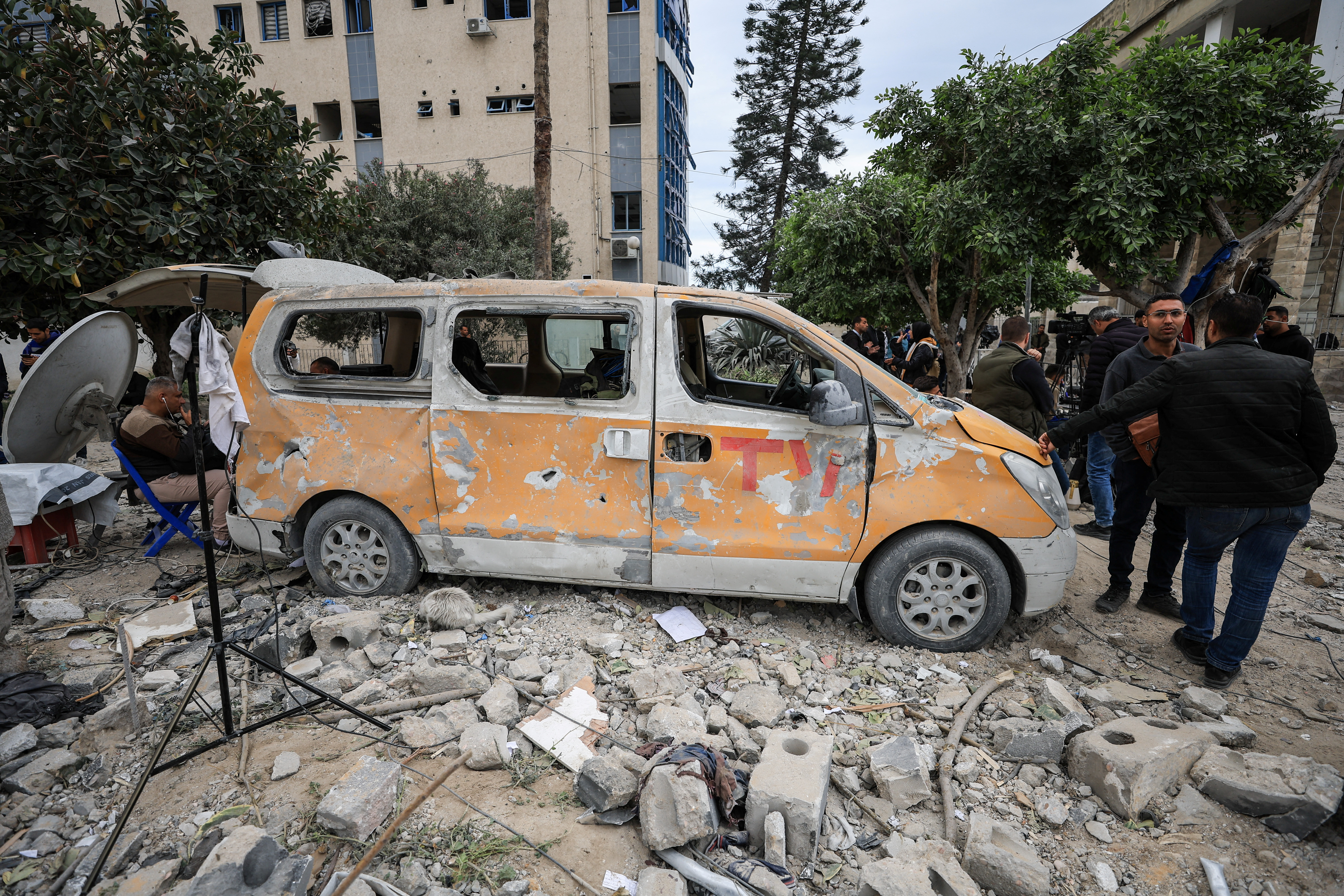 image Gaza ceasefire talks make some progress, Qatari PM says