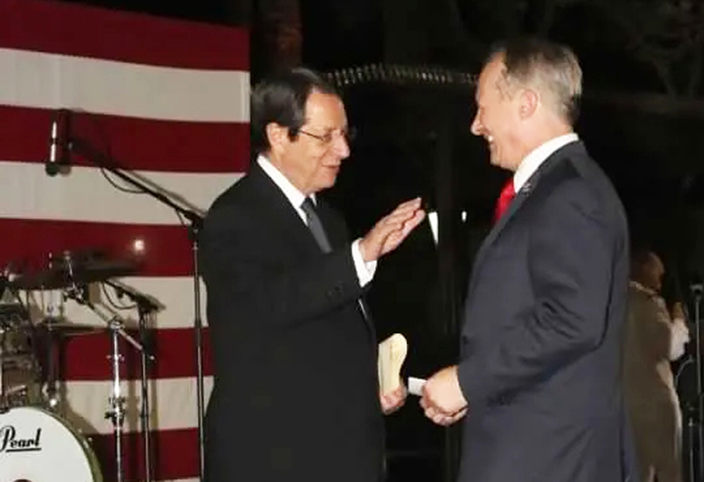 image ‘A fraud and a blowhard’
