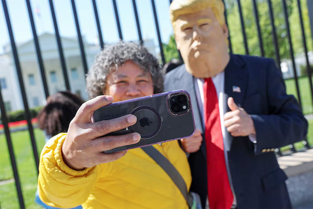 image Trump spares smartphones, computers, other electronics from China tariffs