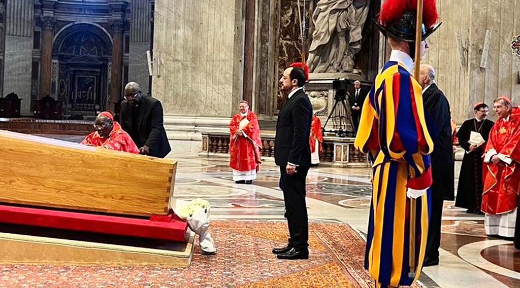 image Christodoulides pays final respects to Pope