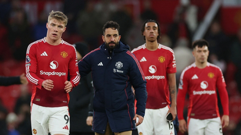 image Misfiring United seek revival and rare double in Manchester derby