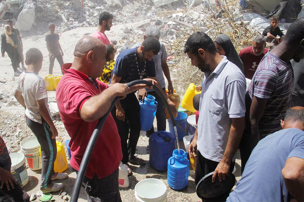 image Gazans struggle to find water as clean sources become increasingly scarce