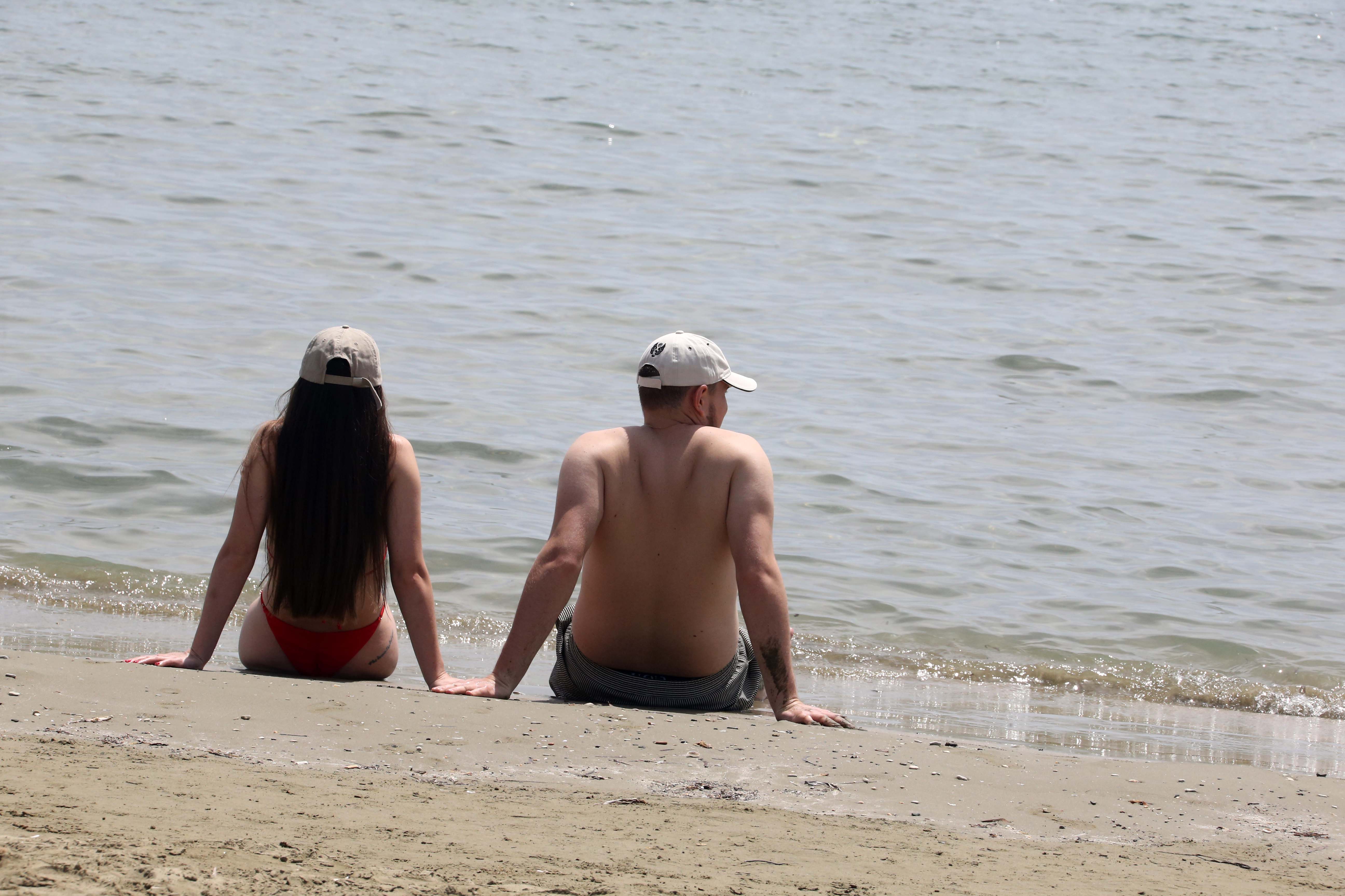 image Summer conditions on Saturday as temperature set to hit 38C