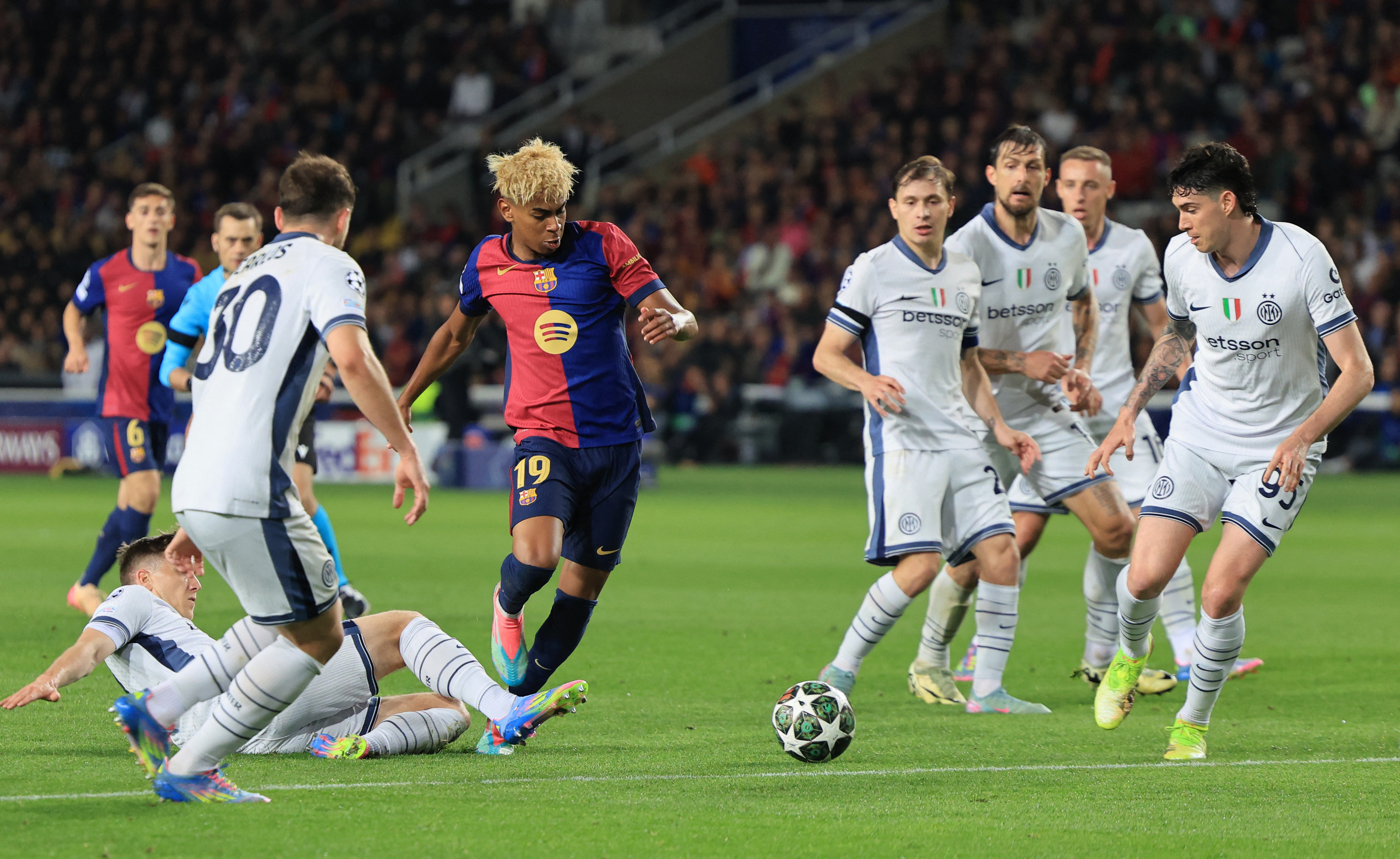 image Barcelona fight back to draw six-goal Champions League thriller with Inter
