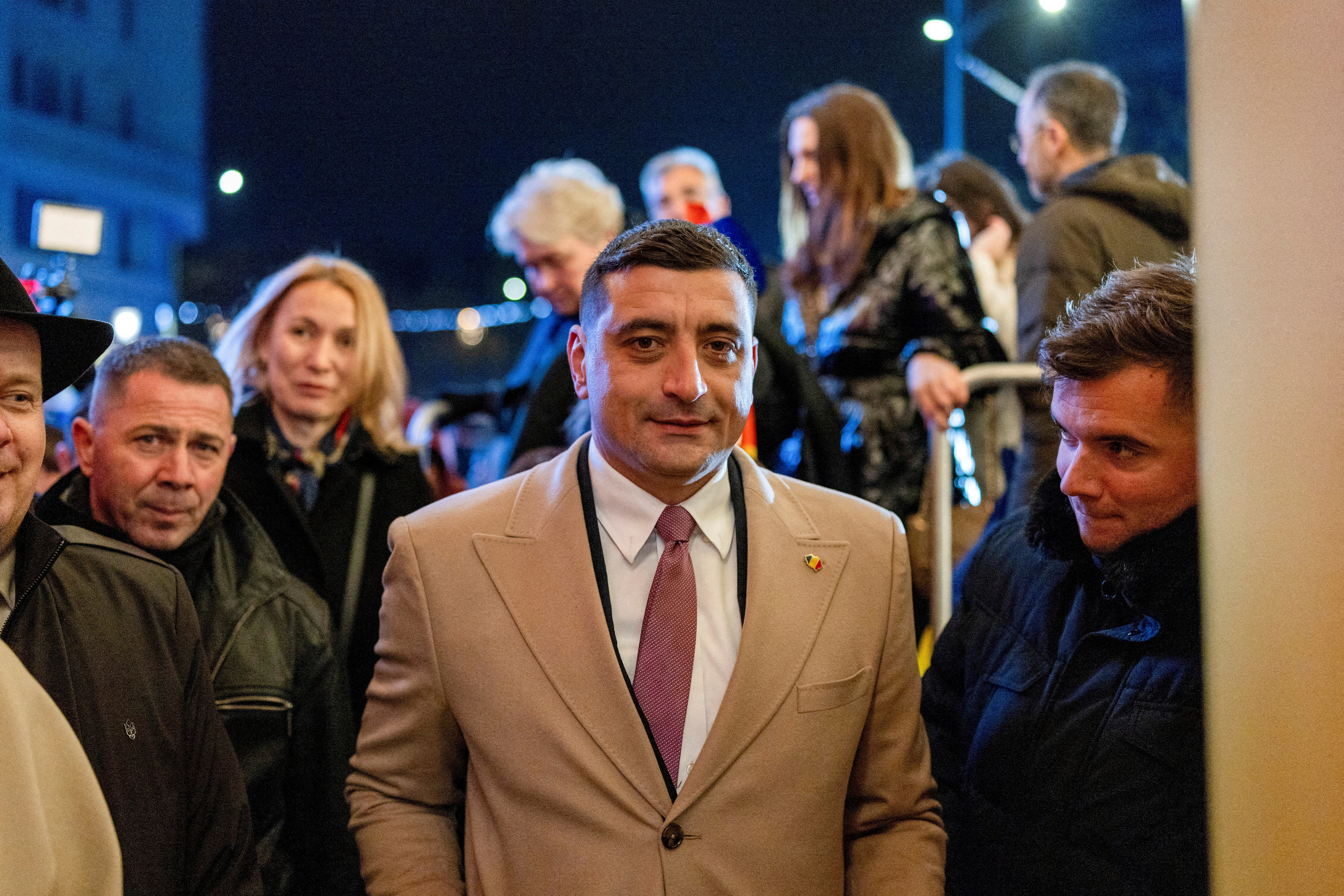 image Romanian hard-right leader clear winner in first-round presidential vote
