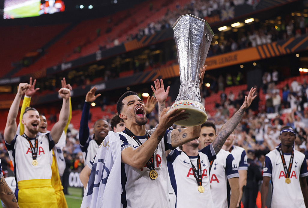 image UEFA apologises after running out of medals during Europa League final ceremony