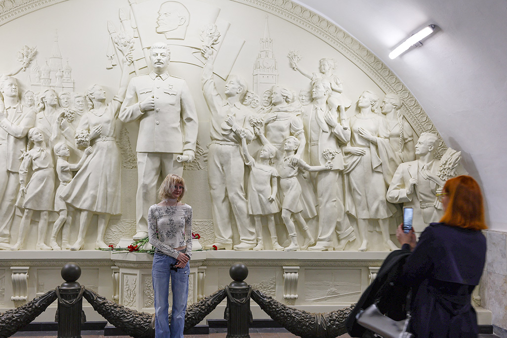 image Monument to Soviet dictator Josef Stalin in Moscow metro stirs debate