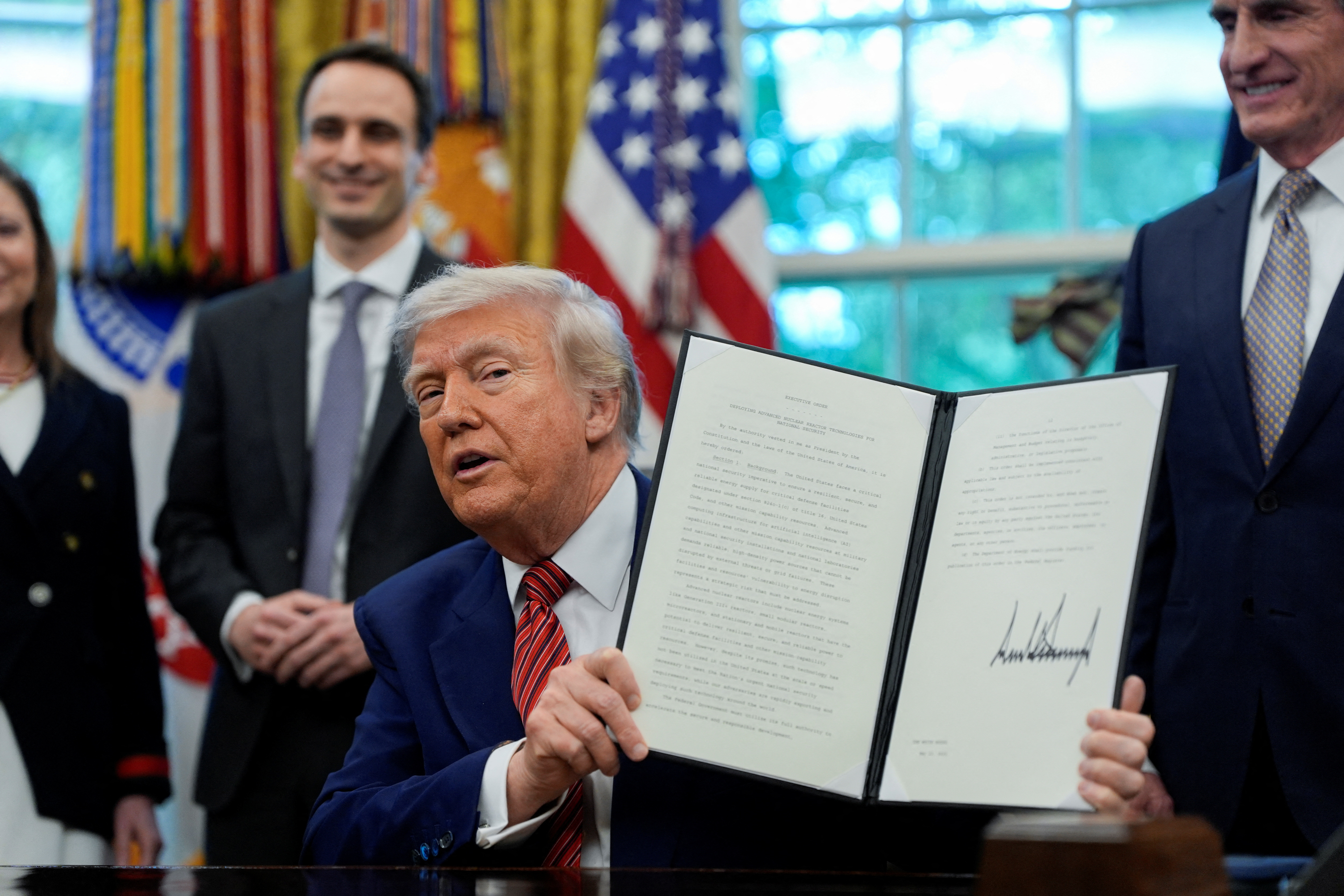 image Trump seeks to fast-track new nuclear licenses, overhaul regulatory agency