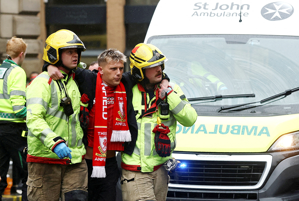 image Car ploughs into fans at Liverpool parade, 27 in hospital