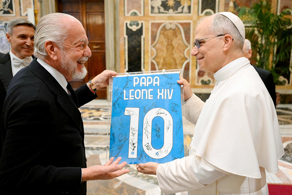 image Pope Leo meets Italian champions Napoli