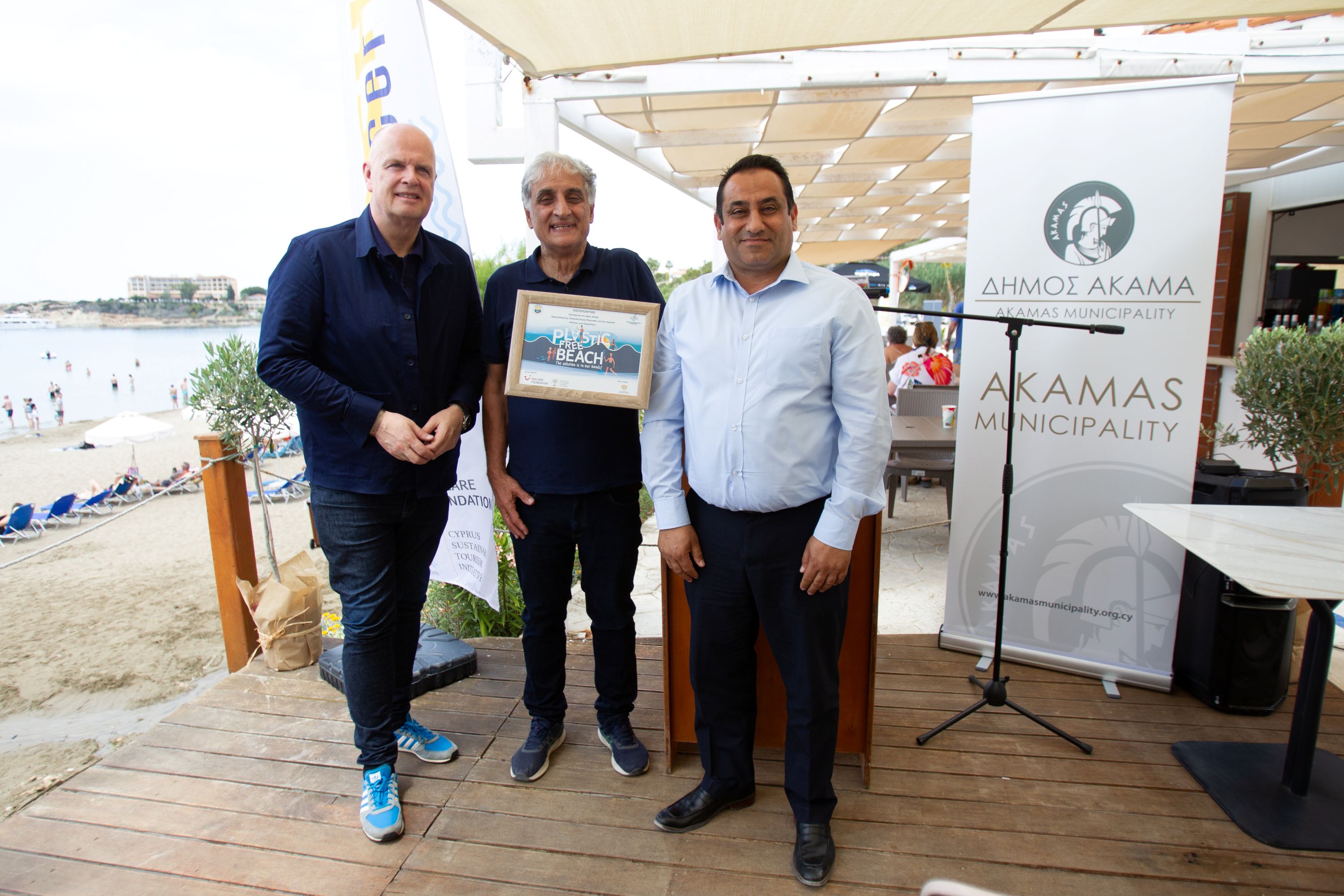image Coral Bay officially becomes a plastic-free beach