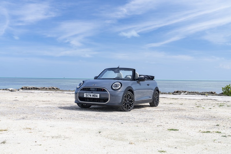 image Driving becomes pure fun with new MINI Cooper Cabrio