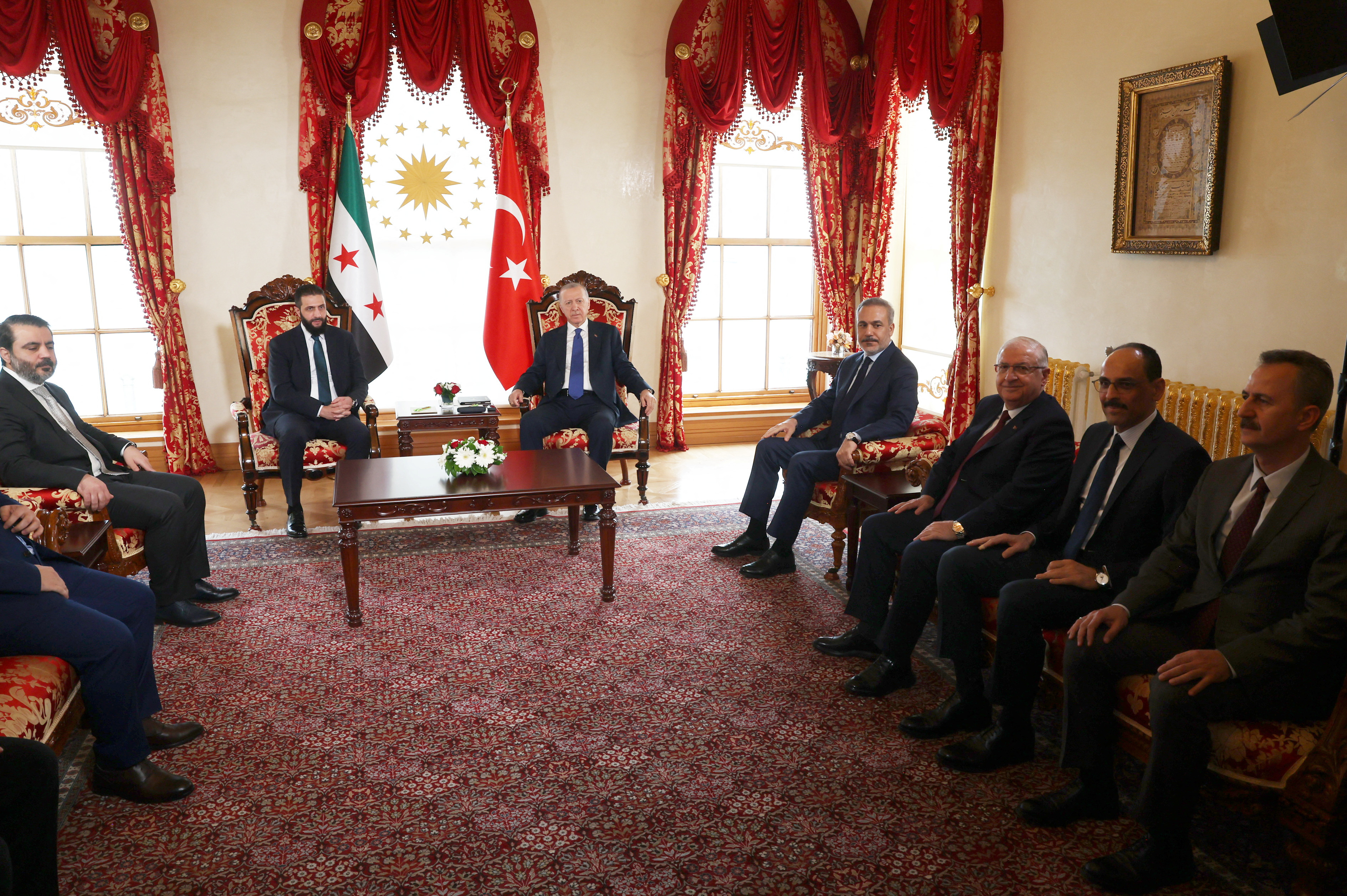 image Erdogan tells Sharaa Turkey welcomes lifting of Syria sanctions