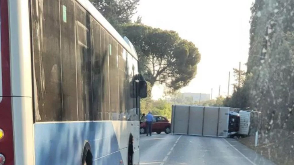 image Woman dies after collision with lorry