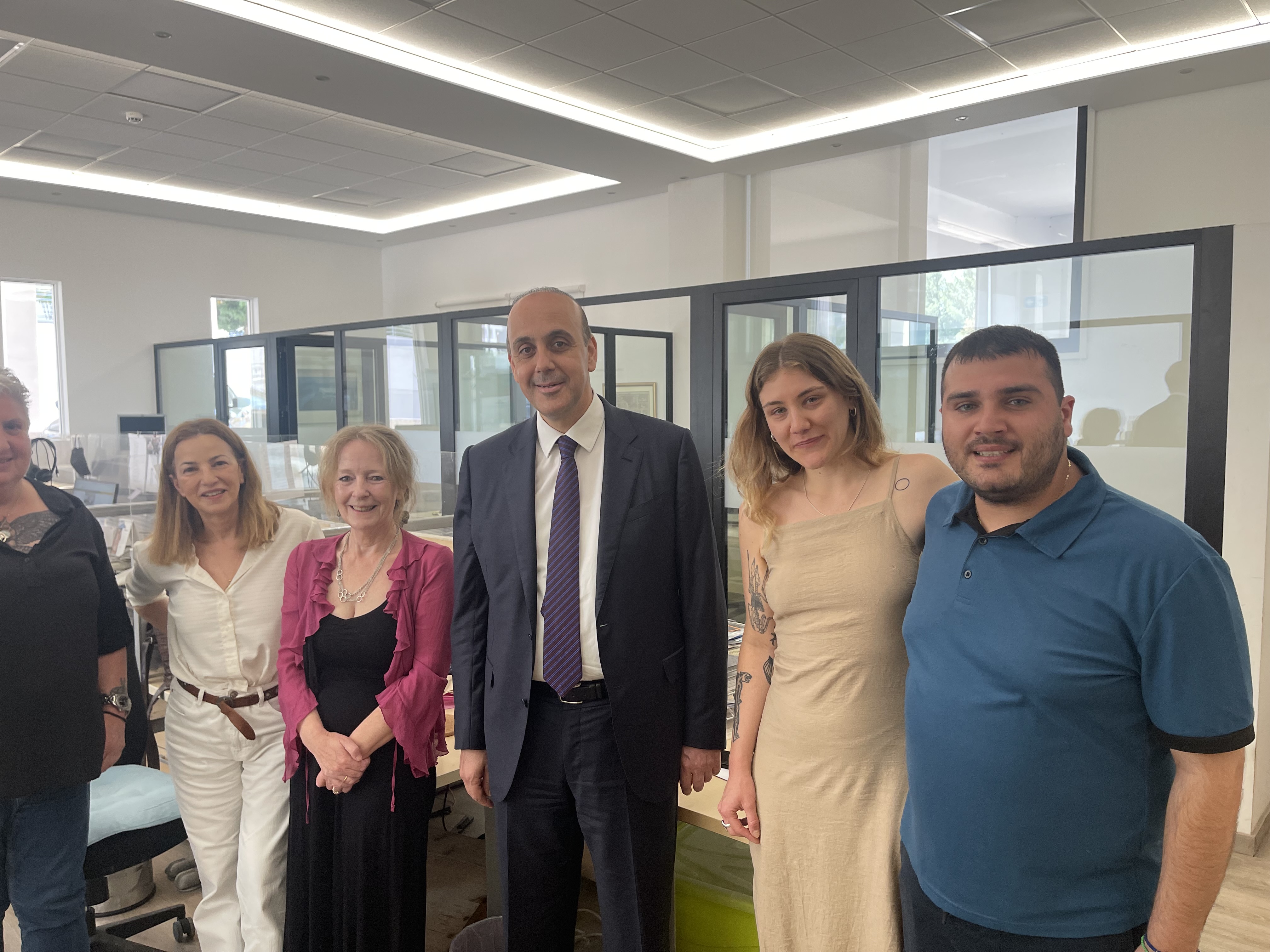 image Paphos mayor gets a glimpse of Cyprus Mail newsroom