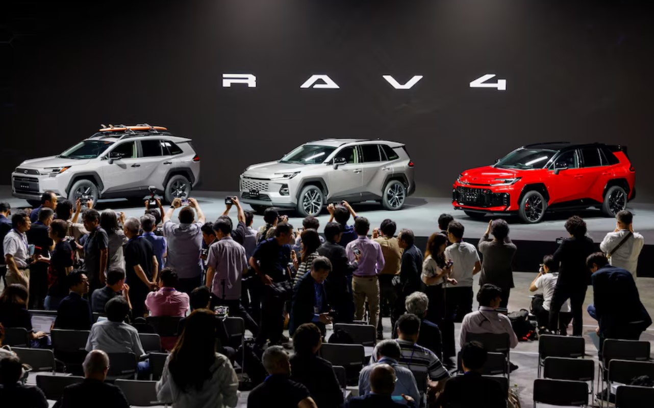 image Toyota debuts new software system in revamped RAV4