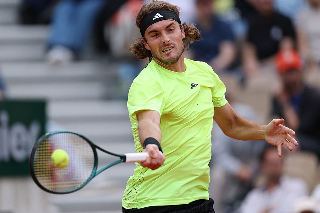 image Tsitsipas and Medevedev advance in Halle