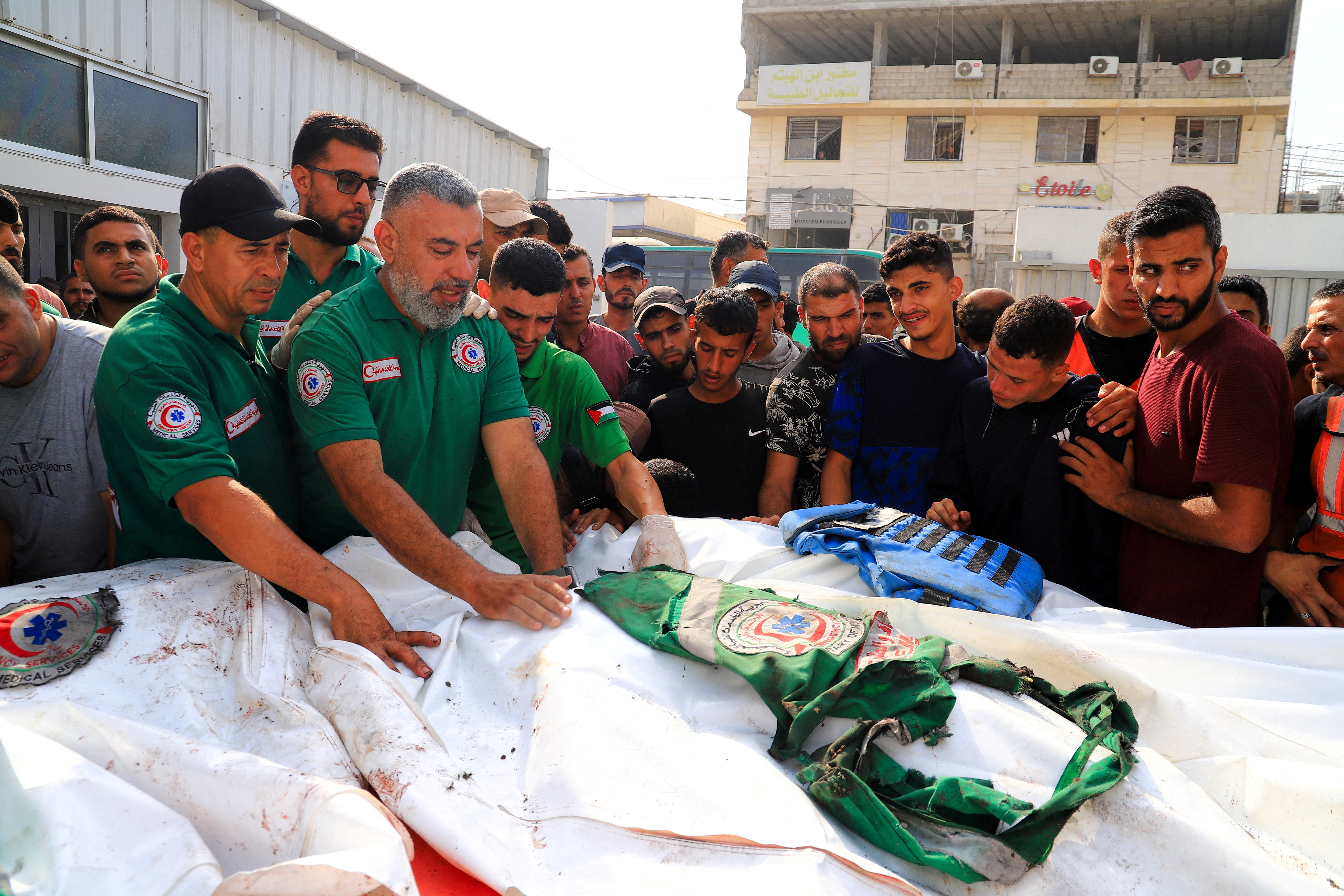 image Israeli gunfire kills 17 people near Gaza aid site, health officials say