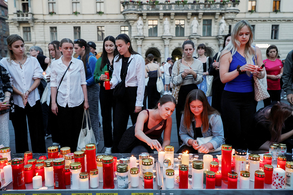 image Austria comes to a standstill to mourn school shooting victims