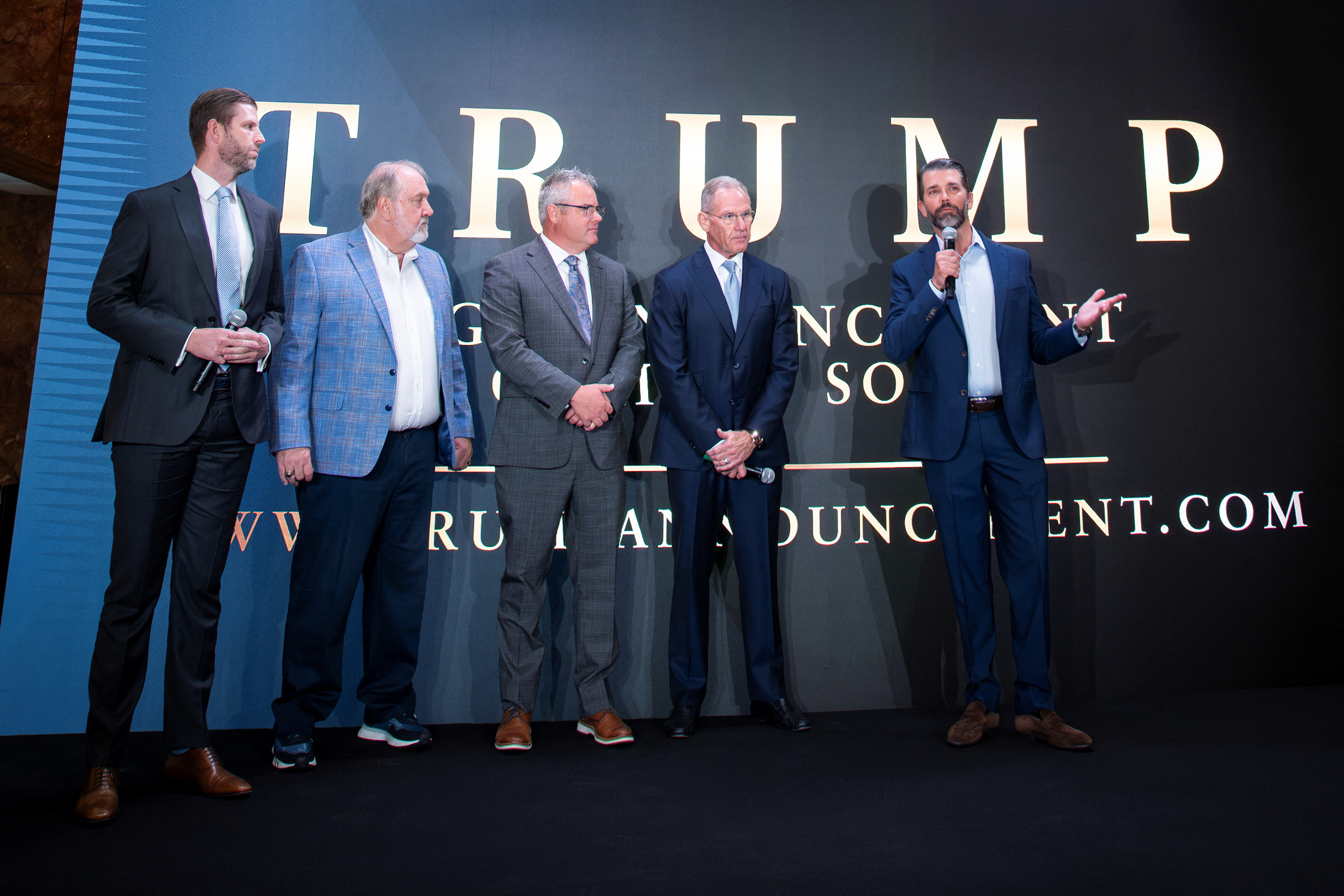 image Trump family in phone service licensing deal, touts a $499 device
